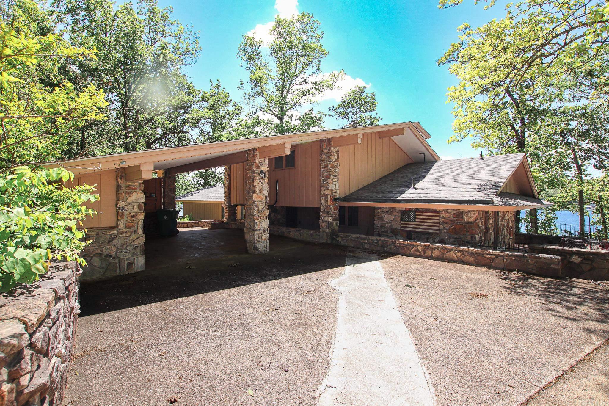 135 Iroquois Dr