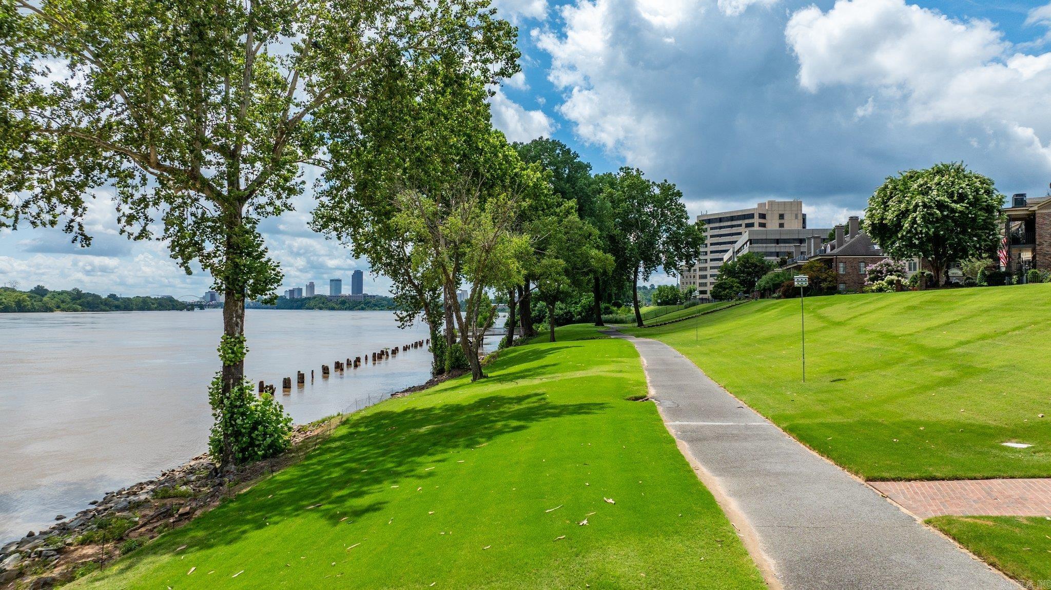 33 Riverpoint Road Little Rock, AR 72202