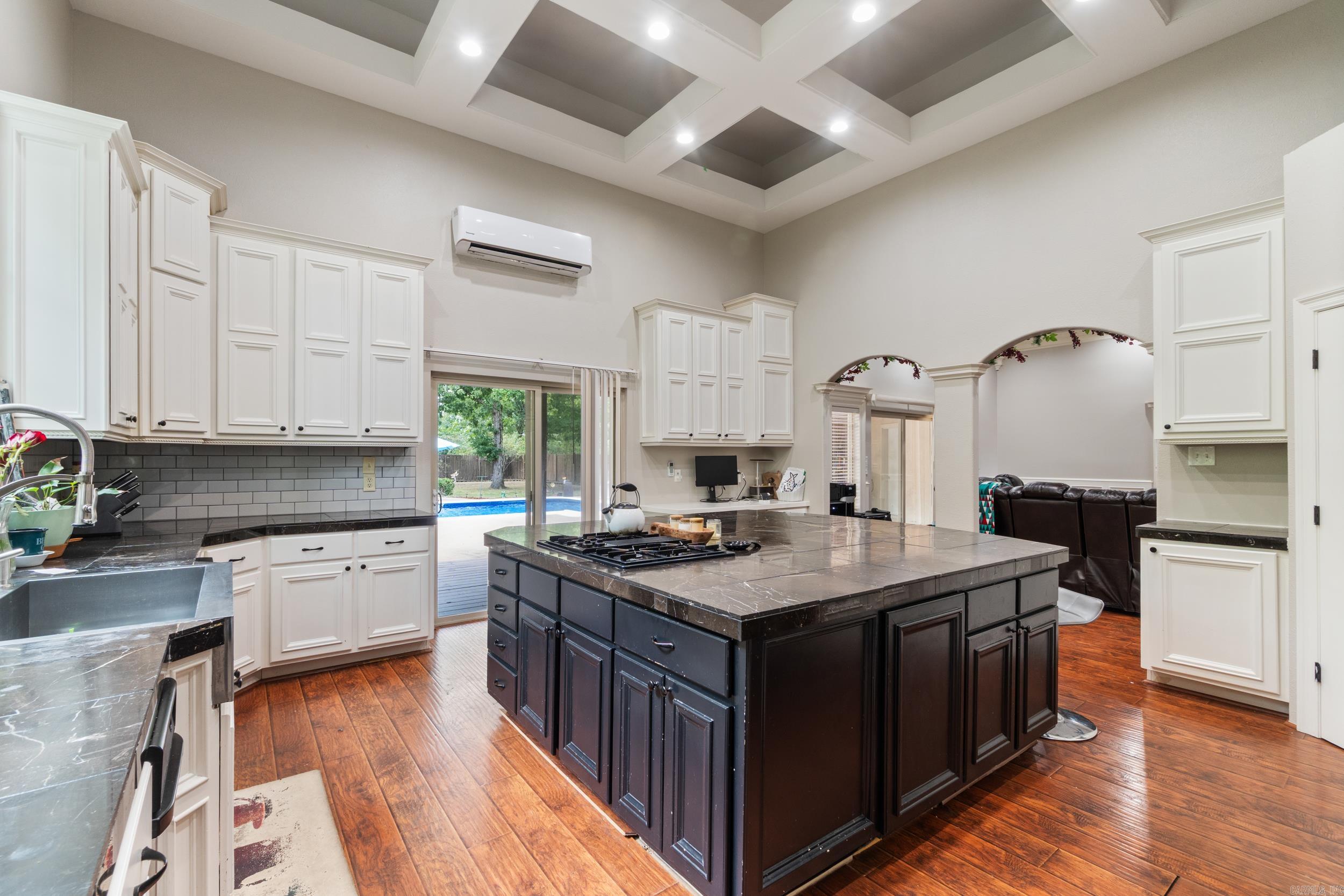 1045 Scarlett Lane Bauxite, AR 72011