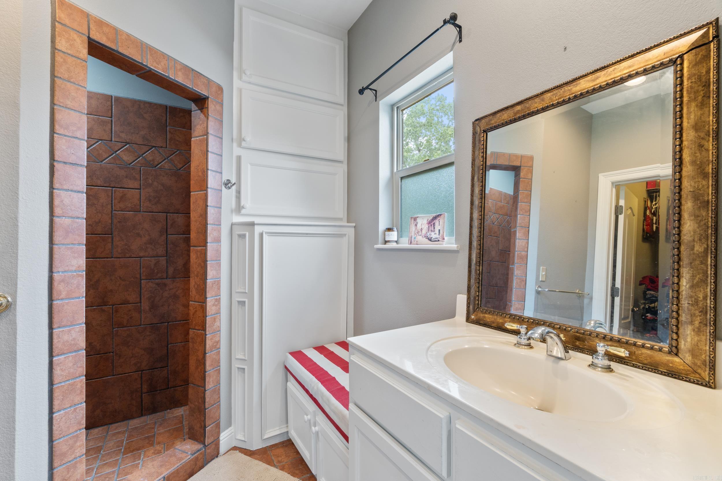 1045 Scarlett Lane Bauxite, AR 72011