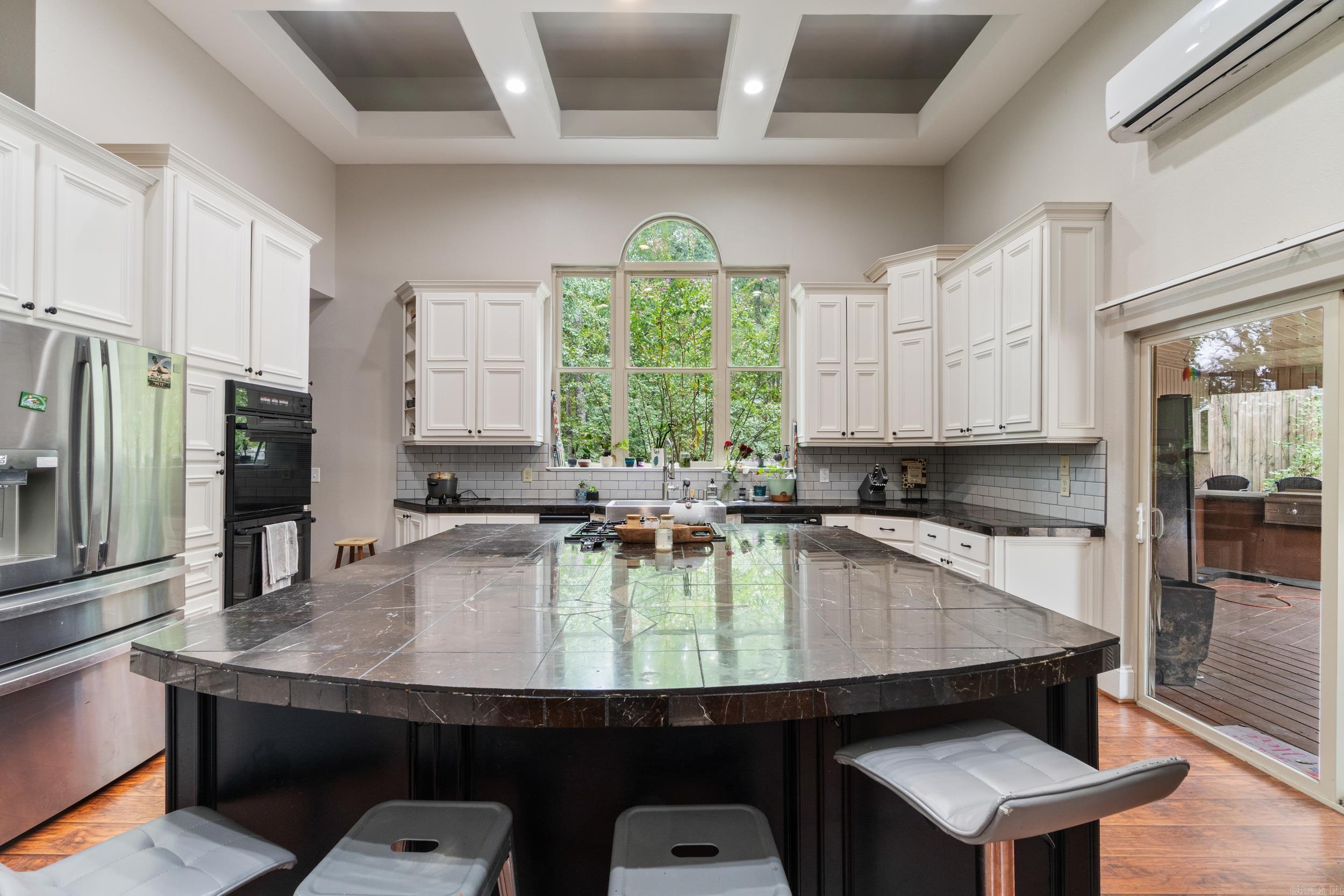 1045 Scarlett Lane Bauxite, AR 72011