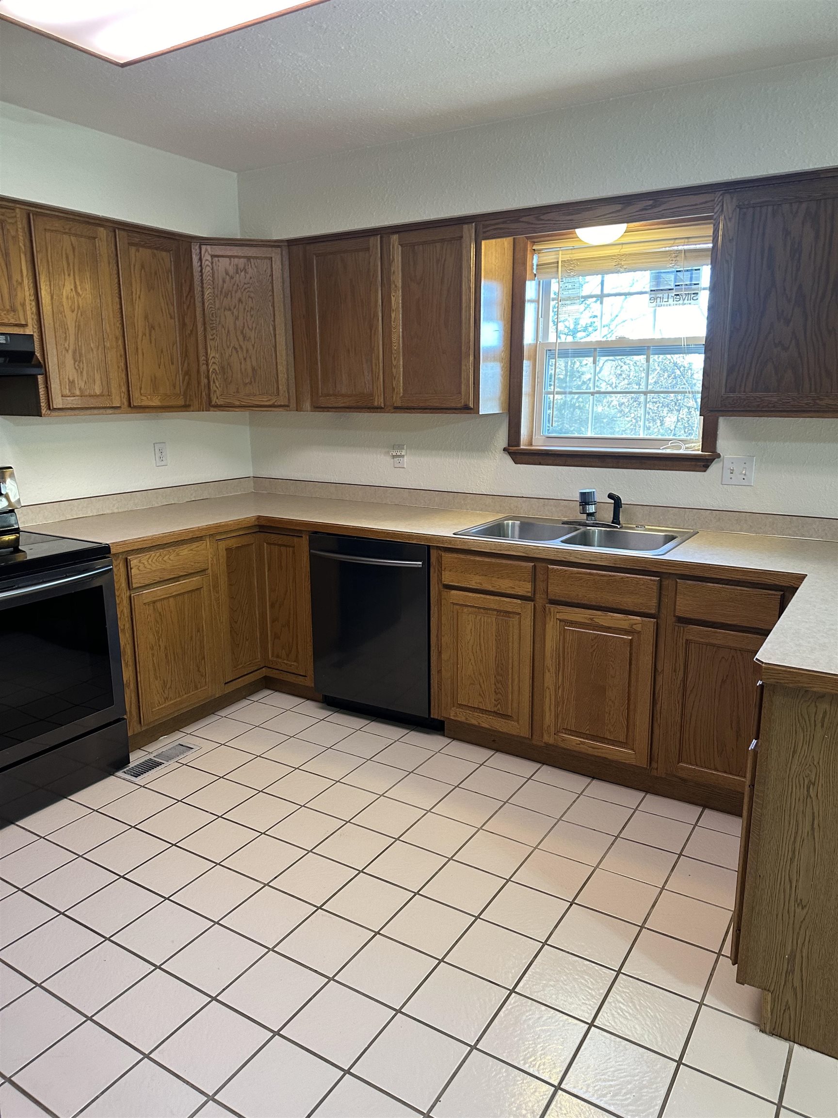 100 Powhatan  Cherokee Village, AR