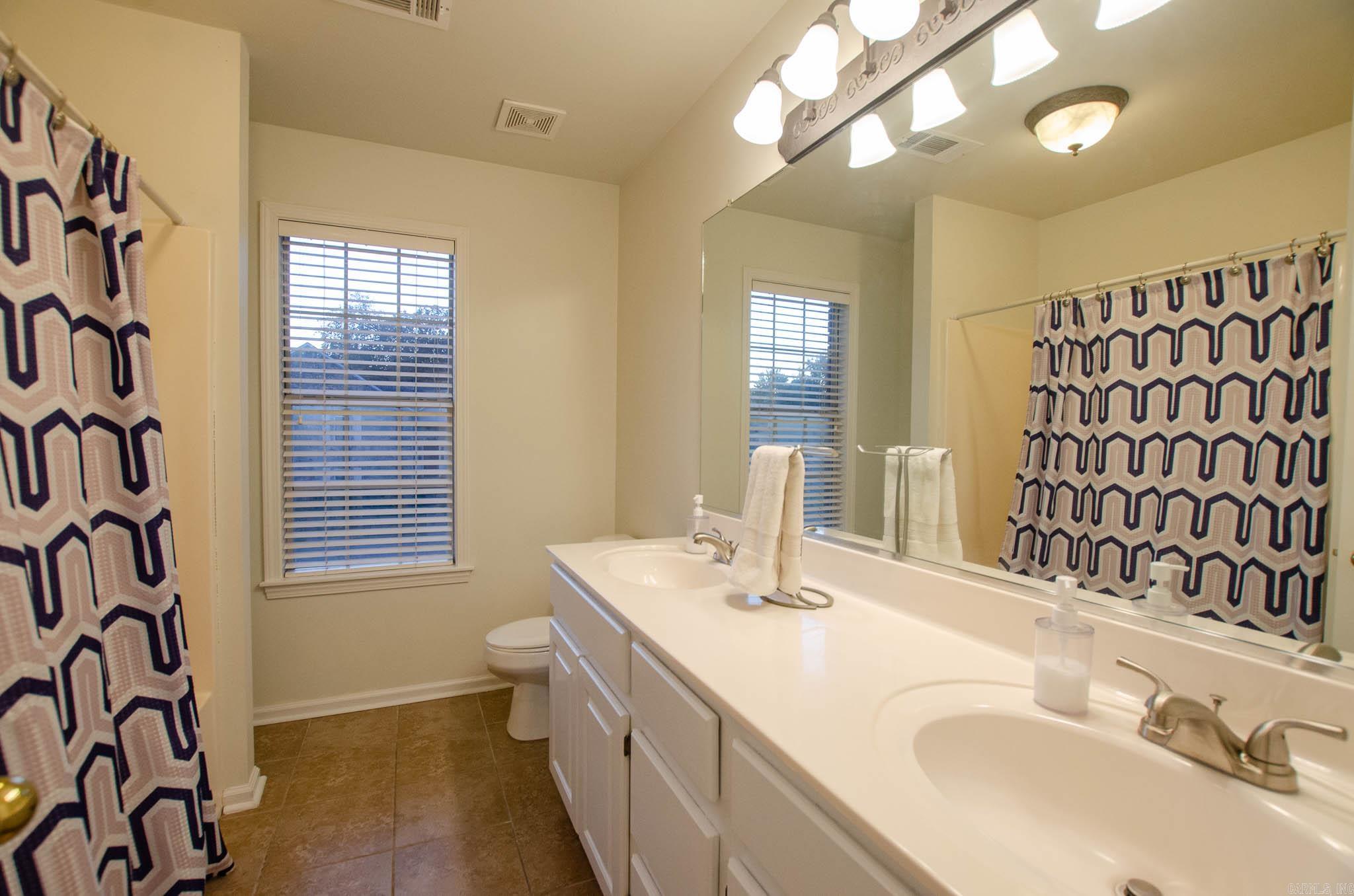 4202 Stephanie Lane Jonesboro, AR 72405