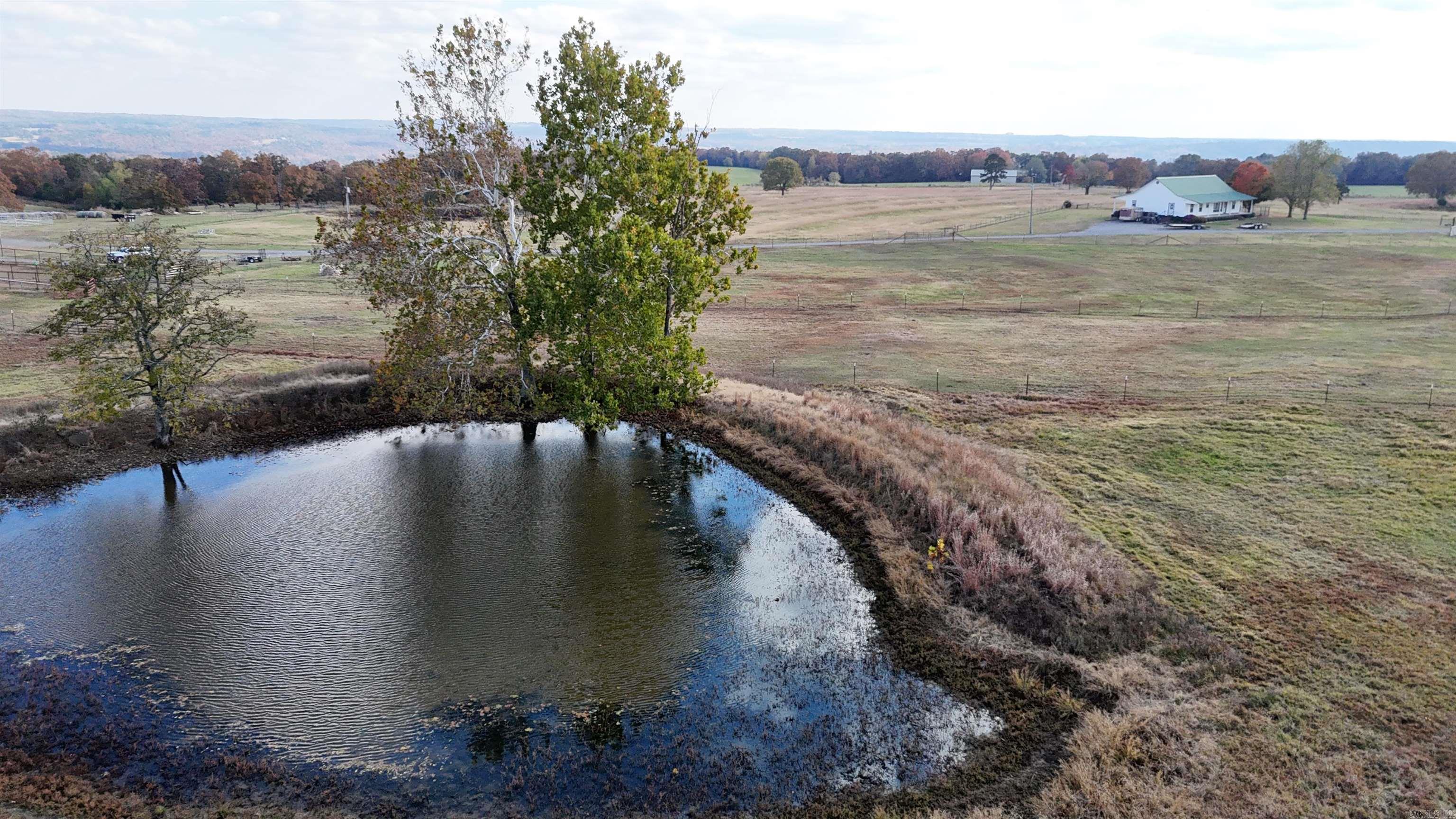 1768 Cutoff Road Road Clinton, AR 72031