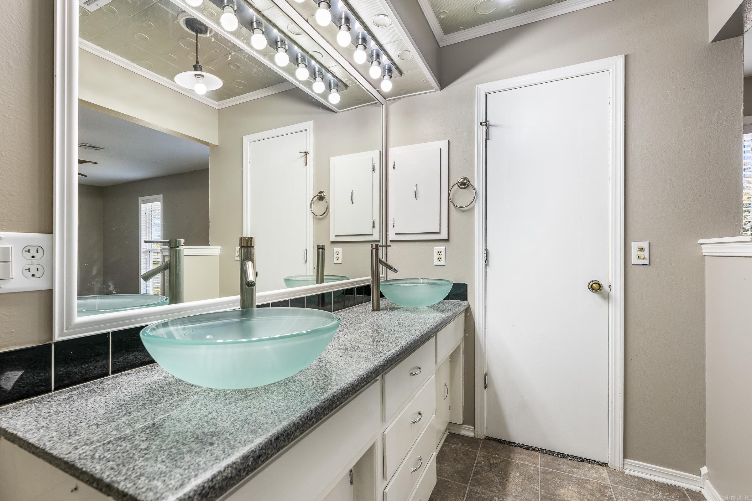 1408 W Callahan Drive Rogers, AR 72758