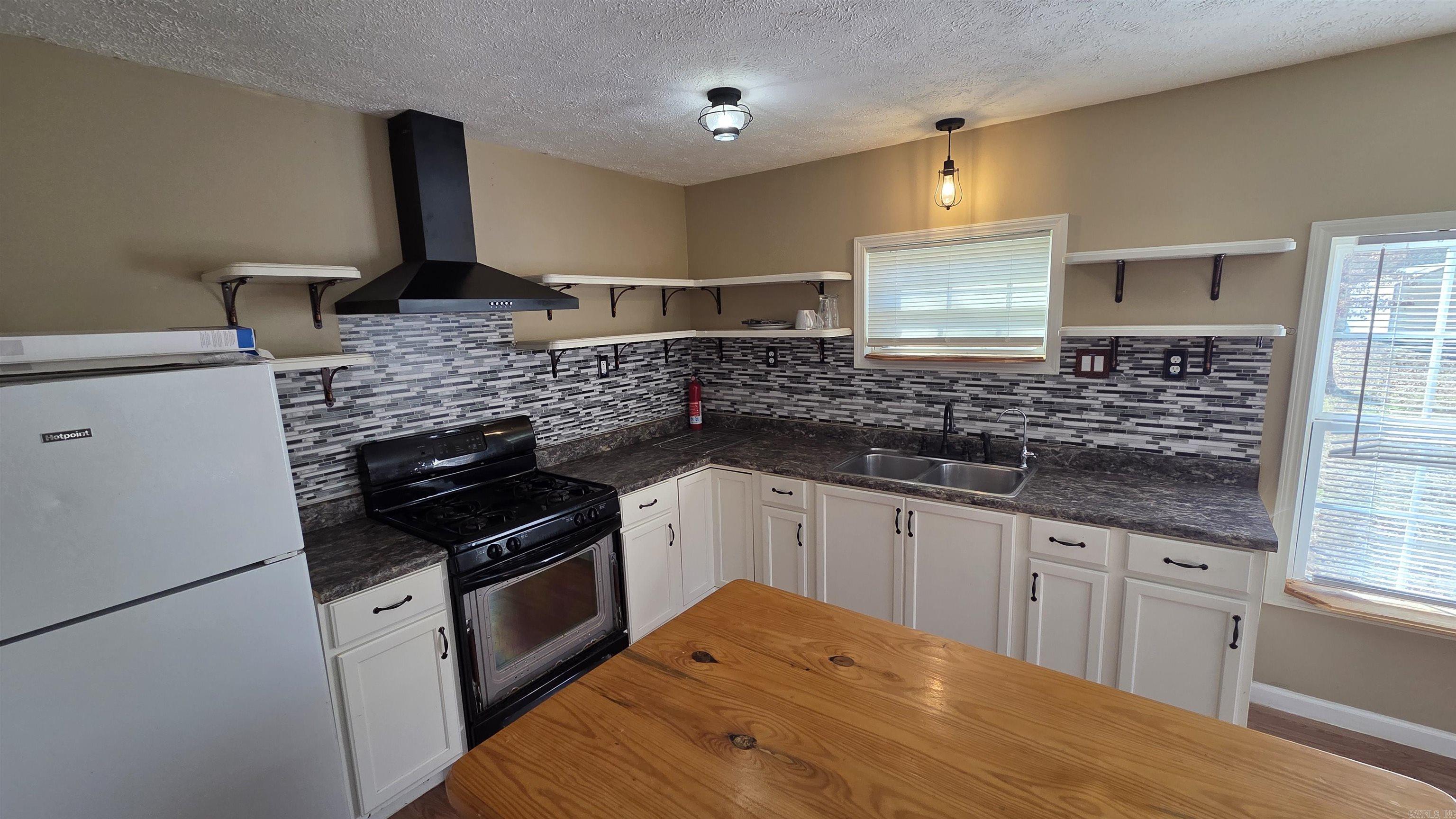 510 Good Spur Shirley, AR 72153