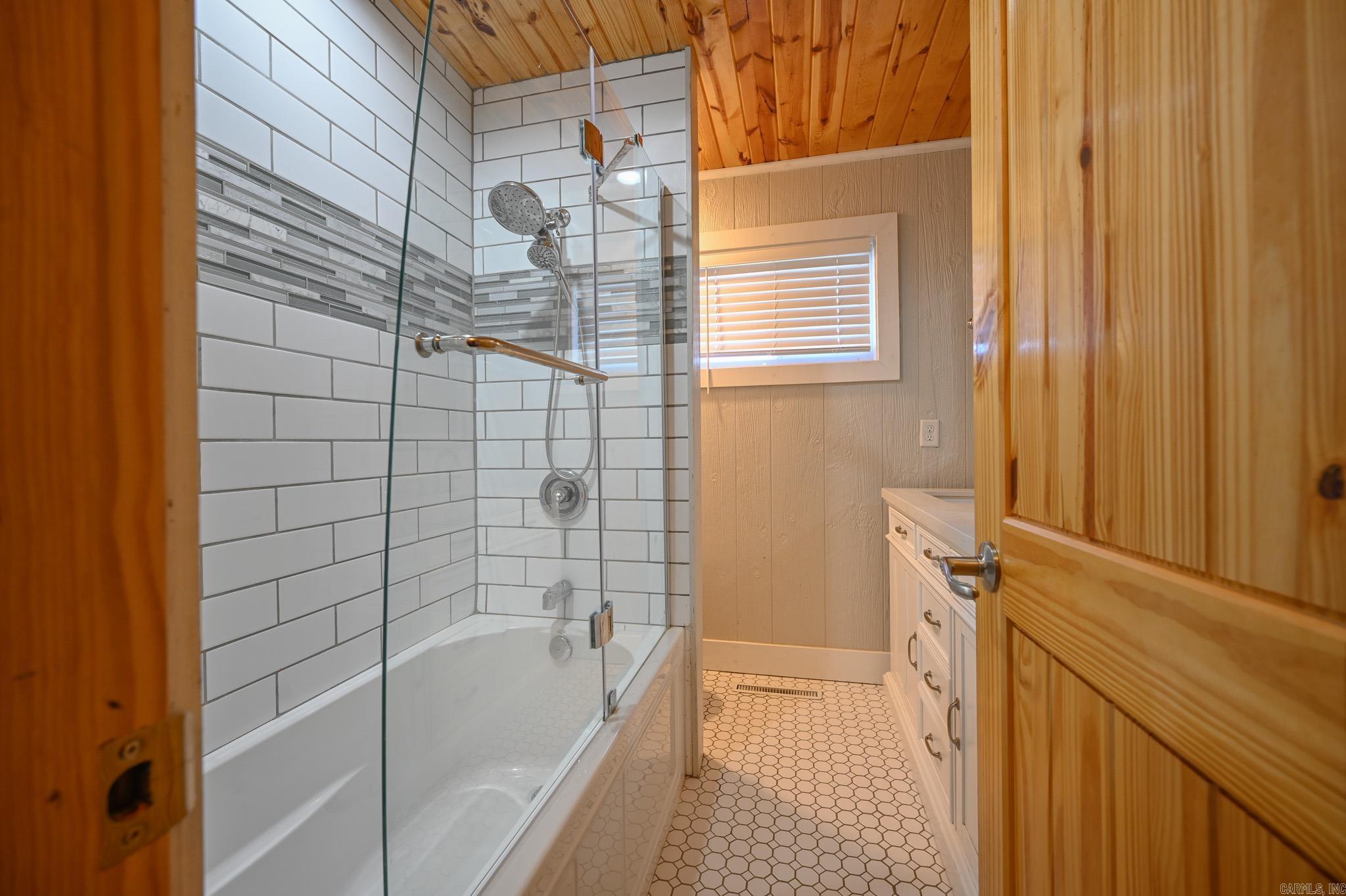 101 Eight St Mena, AR 71953