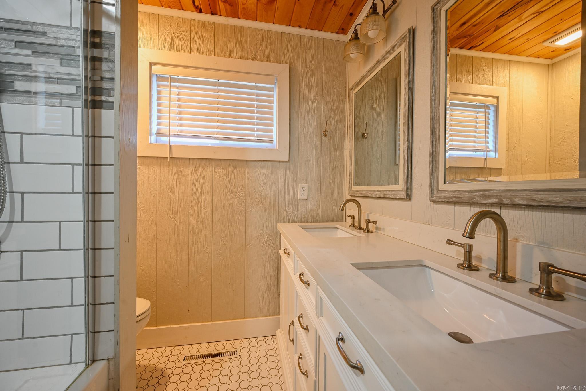 101 Eight St Mena, AR 71953