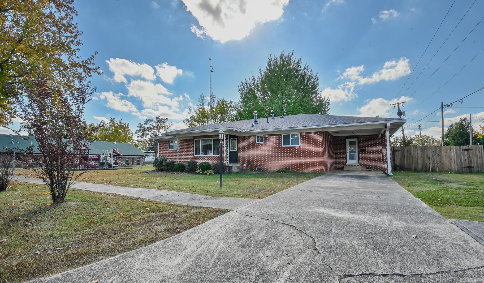 101 Eight St Mena, AR 71953