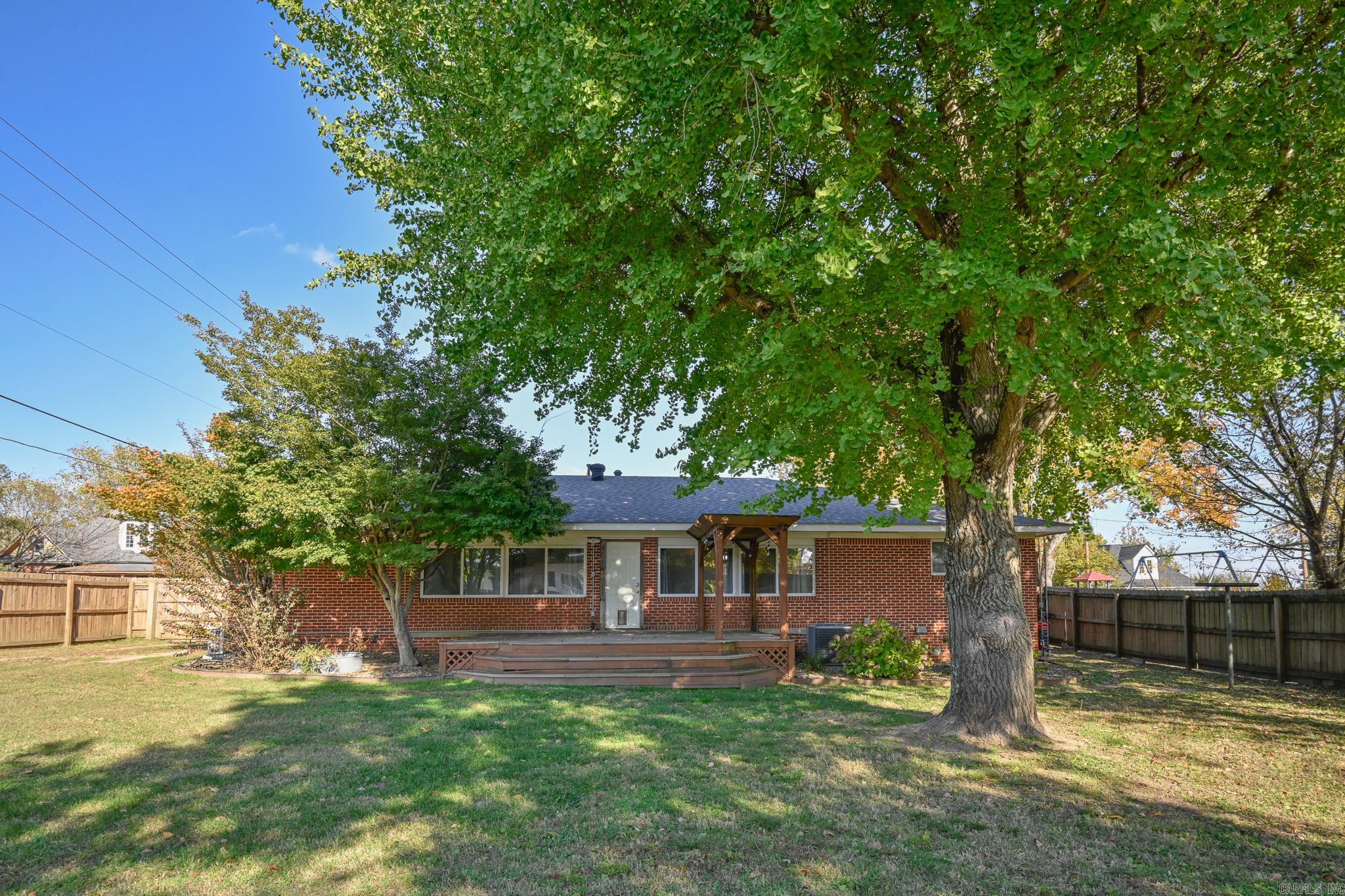 101 Eight St Mena, AR 71953