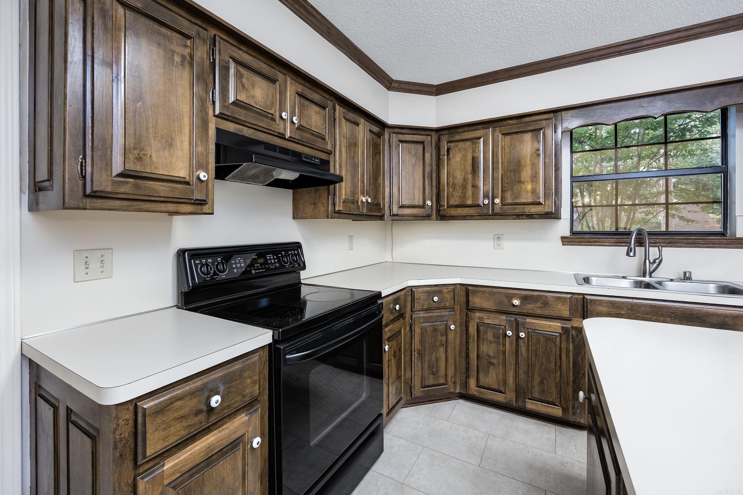 2101 Hickory Nut Court Little Rock, AR 72211