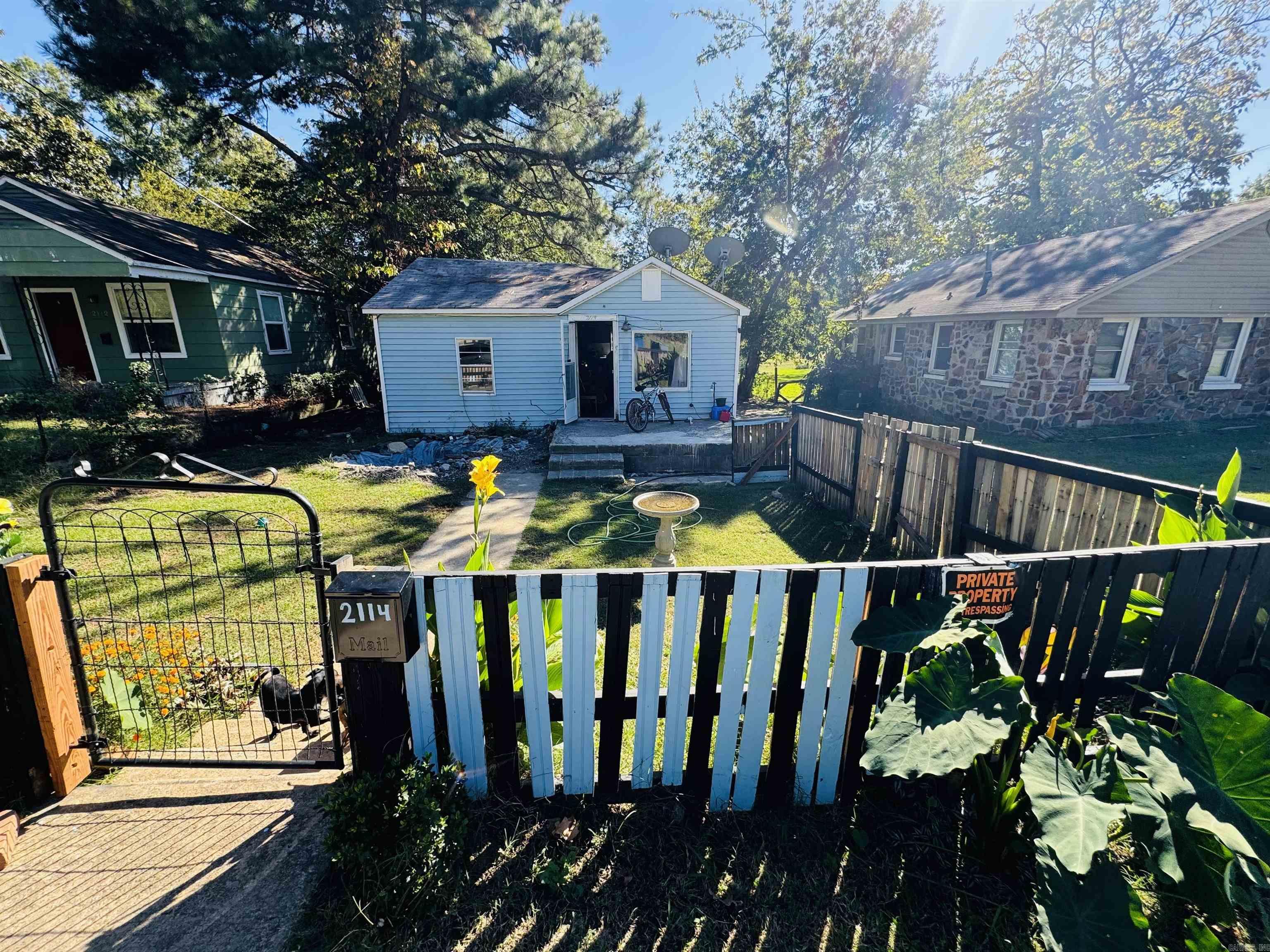 2114 W Long 17th Street