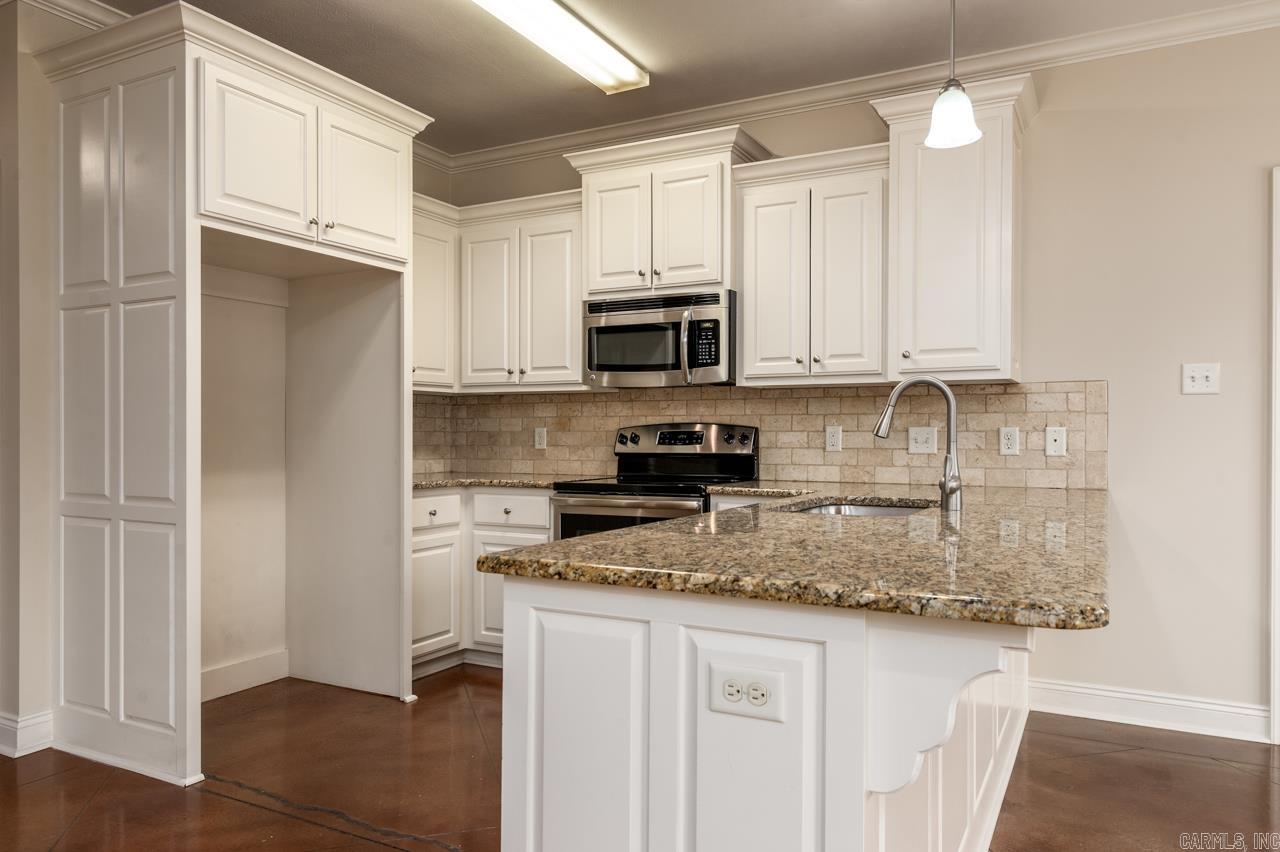 2435 EIGHTEEN  Conway, AR