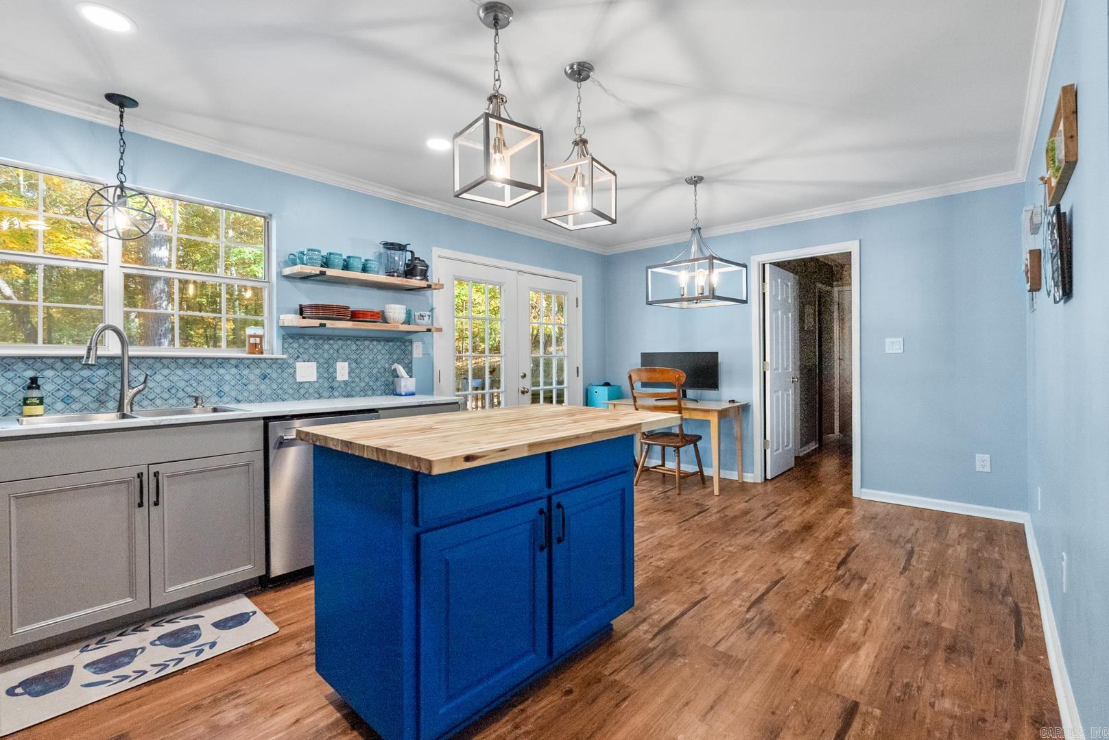 2000 Cherry Crossing Benton, AR 72015