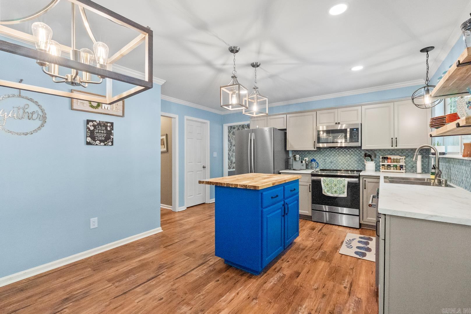 2000 Cherry Crossing Benton, AR 72015