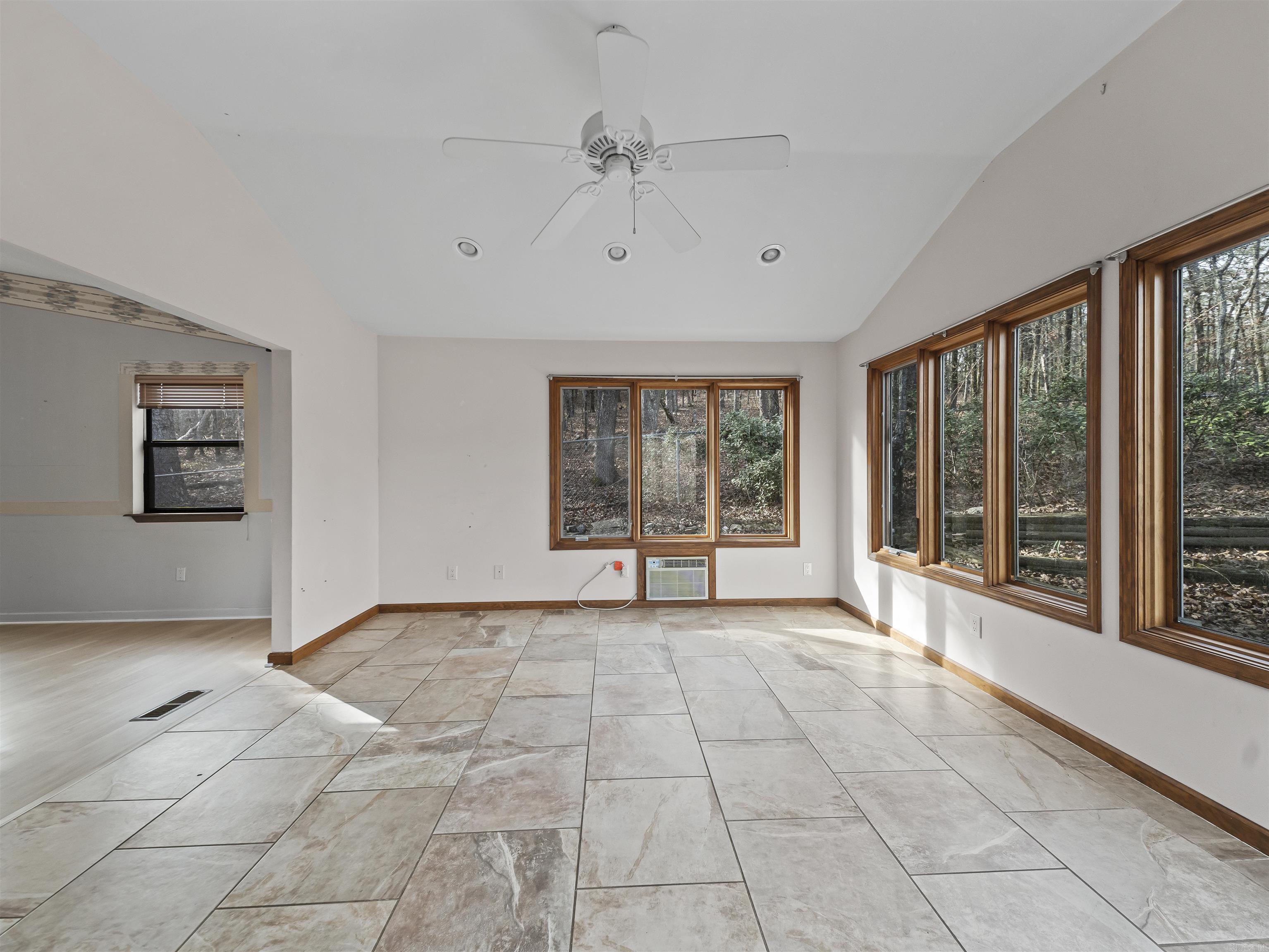 5 La Paca  Hot Springs Village, AR