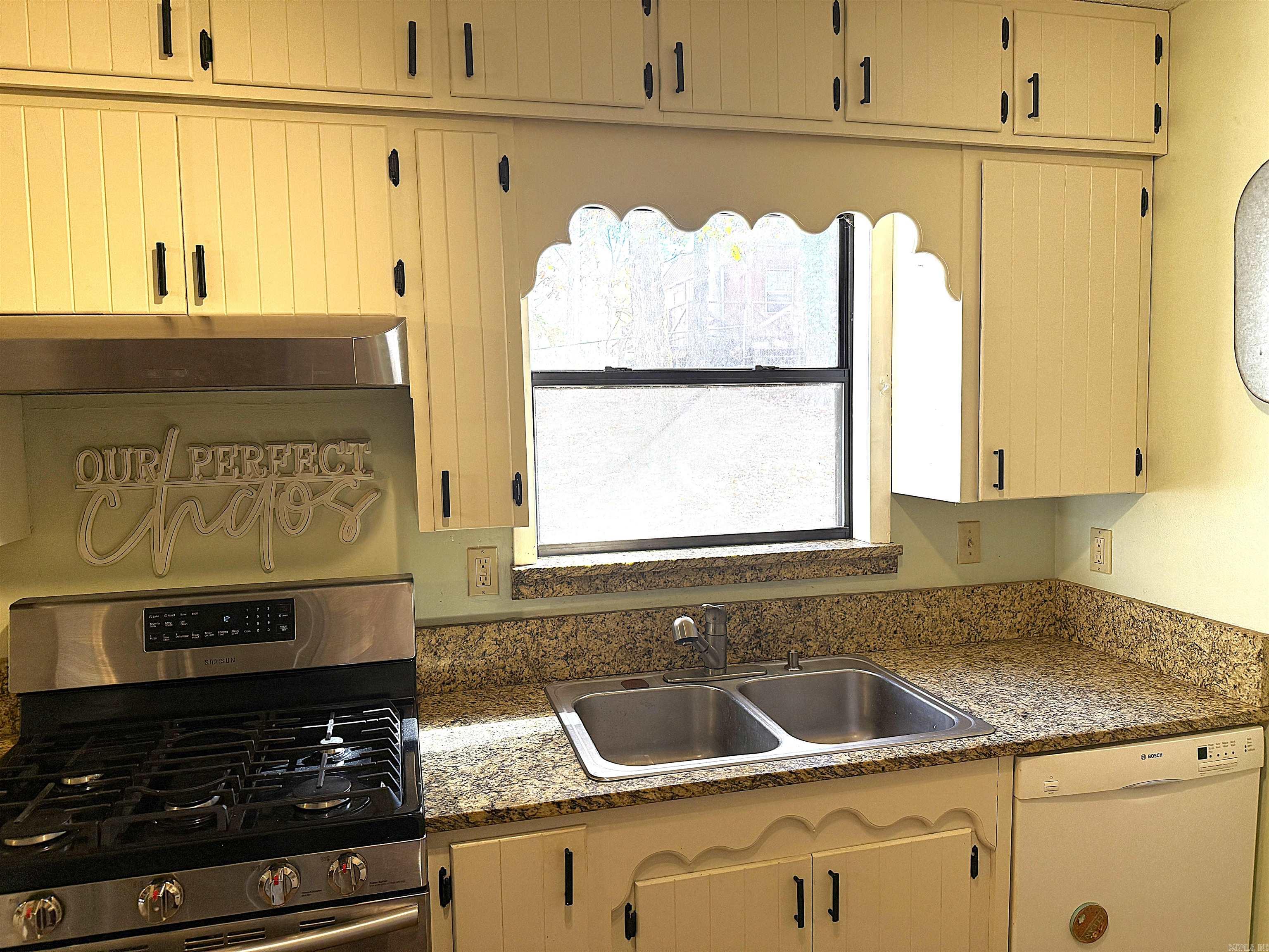 192 Lone Pine Road N Greers Ferry, AR 72067