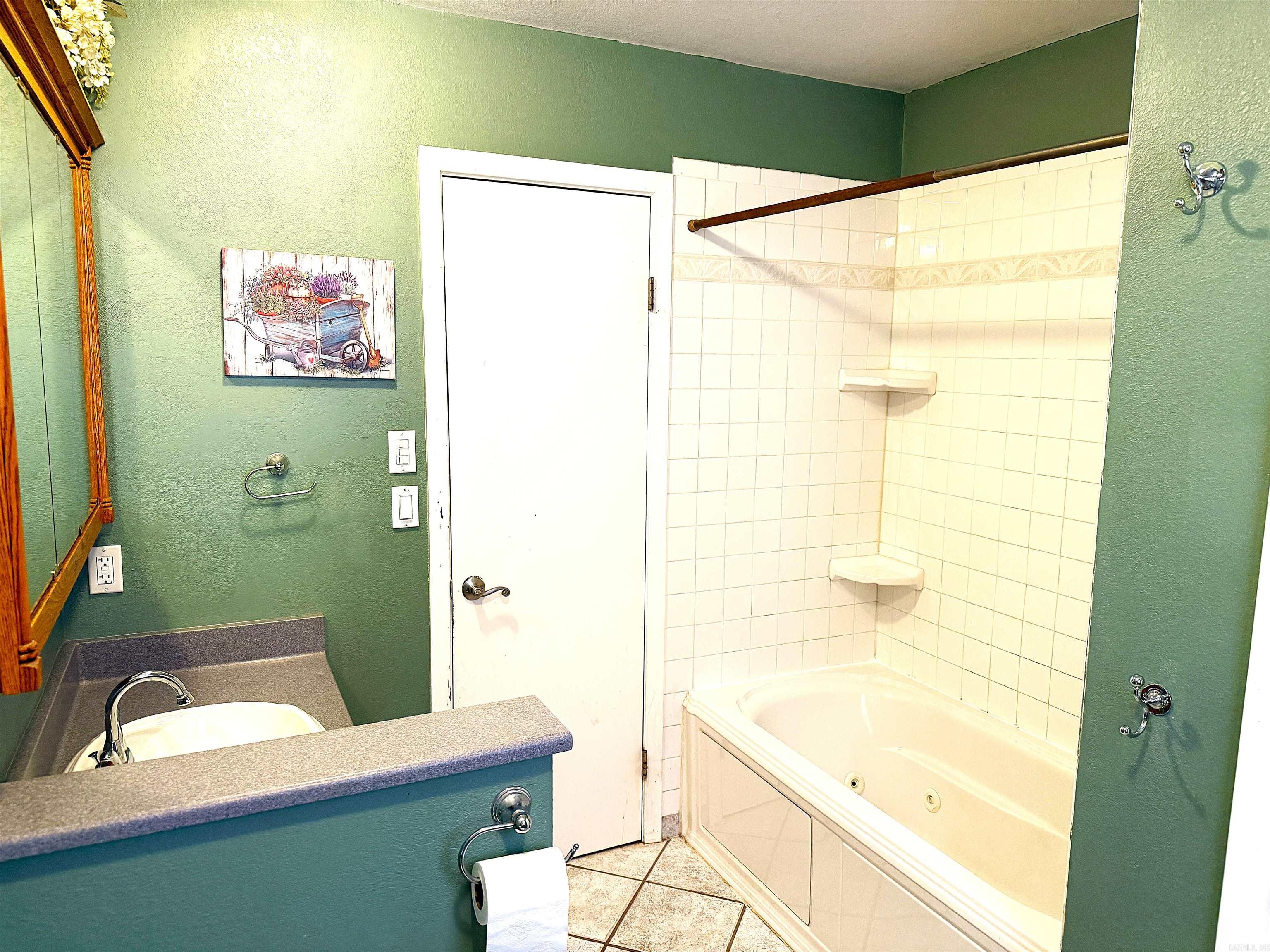 192 Lone Pine Road N Greers Ferry, AR 72067