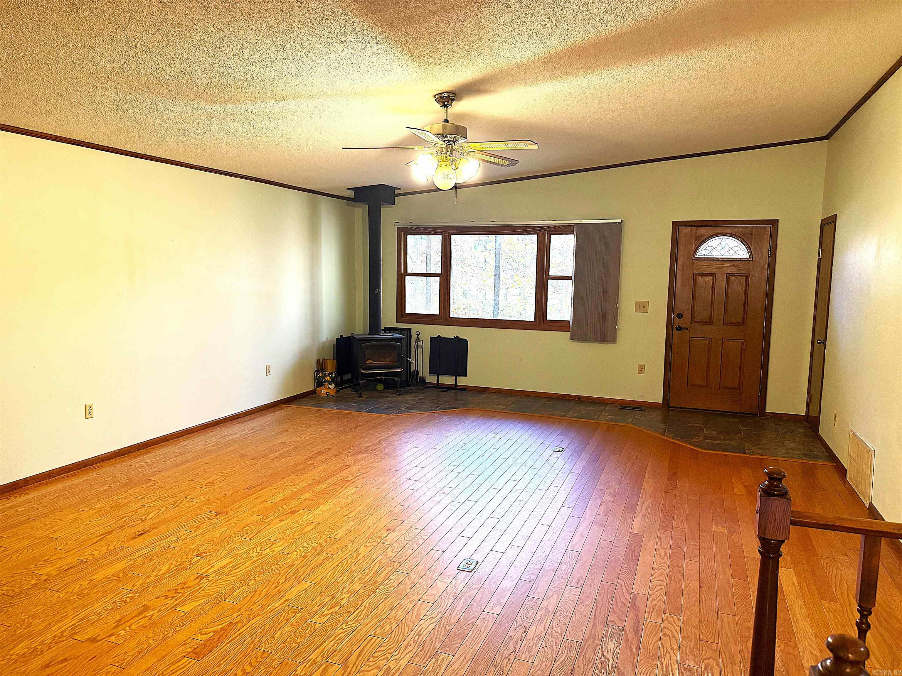 192 Lone Pine Road N Greers Ferry, AR 72067