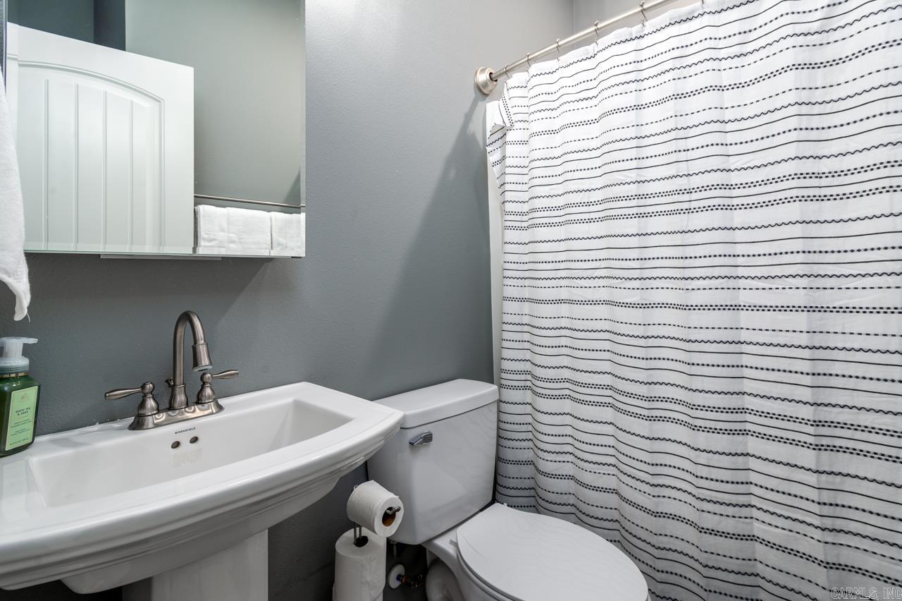 24 Blue Jay Way Conway, AR 72032