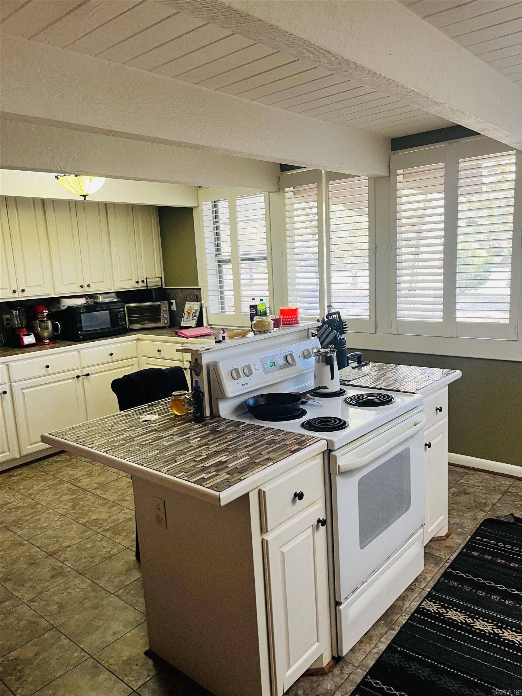 2215 S 425 Highway Monticello, AR 71655