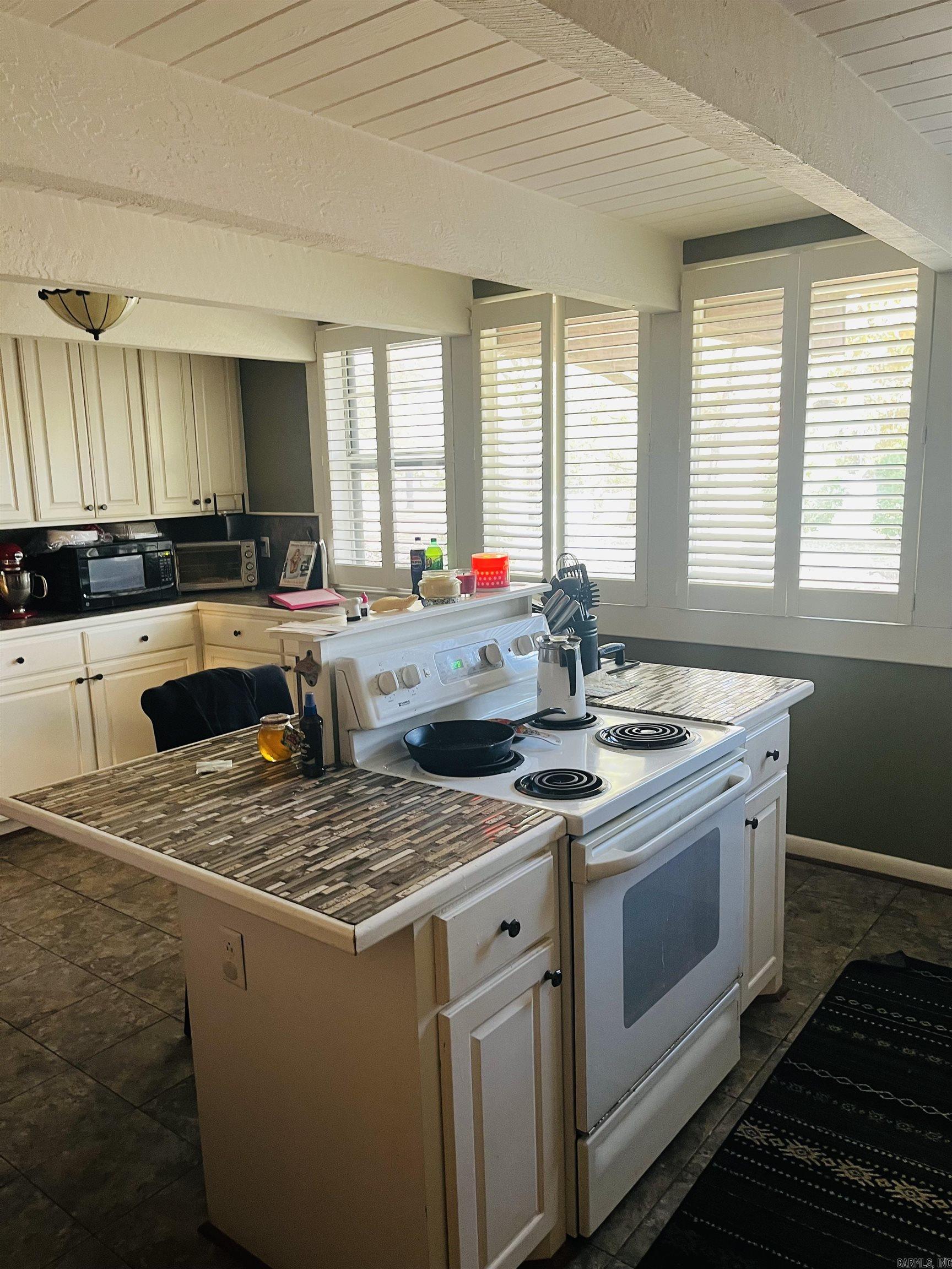 2215 S 425 Highway Monticello, AR 71655