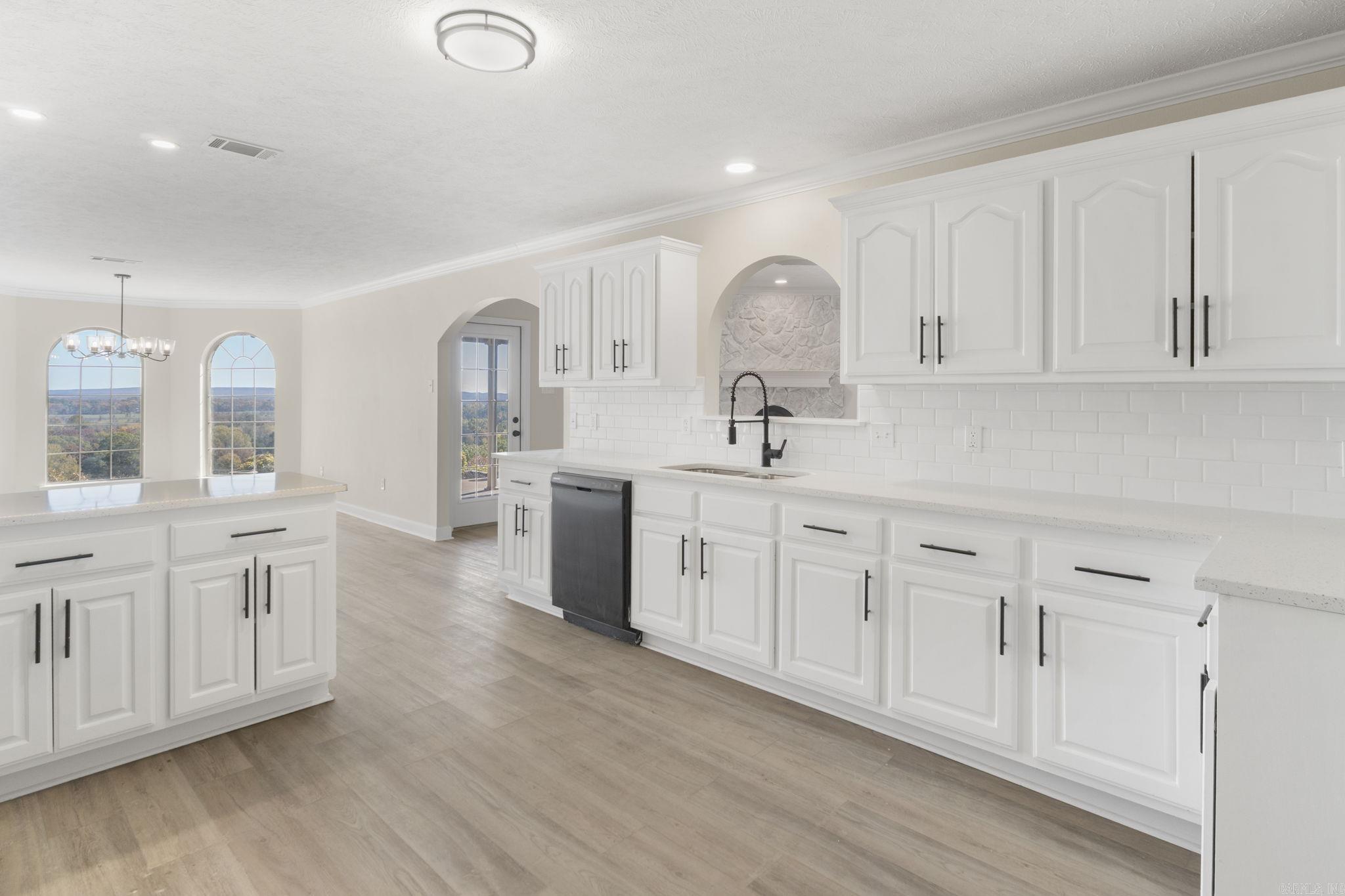 38 Windwood Loop Conway, AR 72034