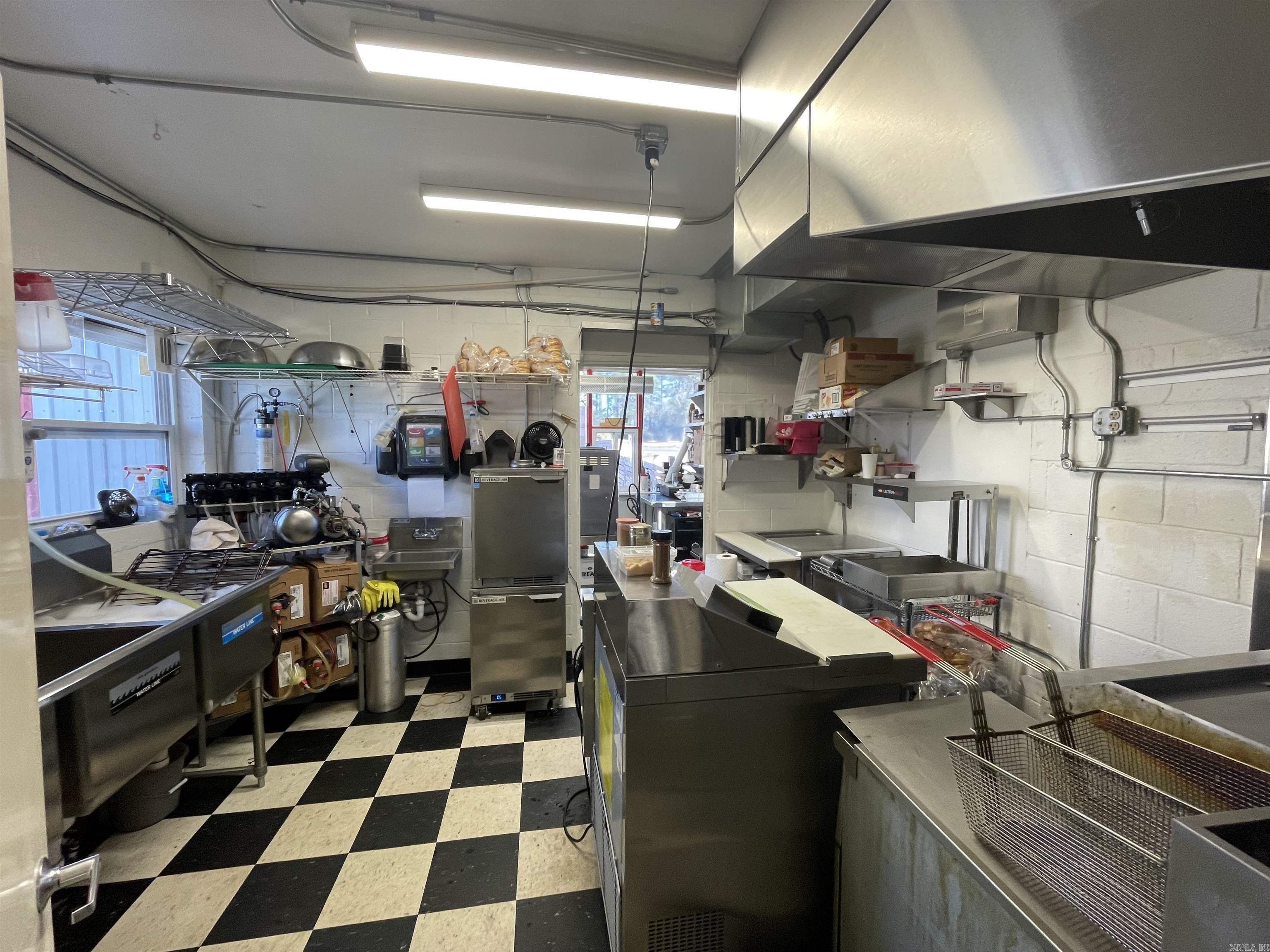 1809 E Main Street  Mountain View, AR