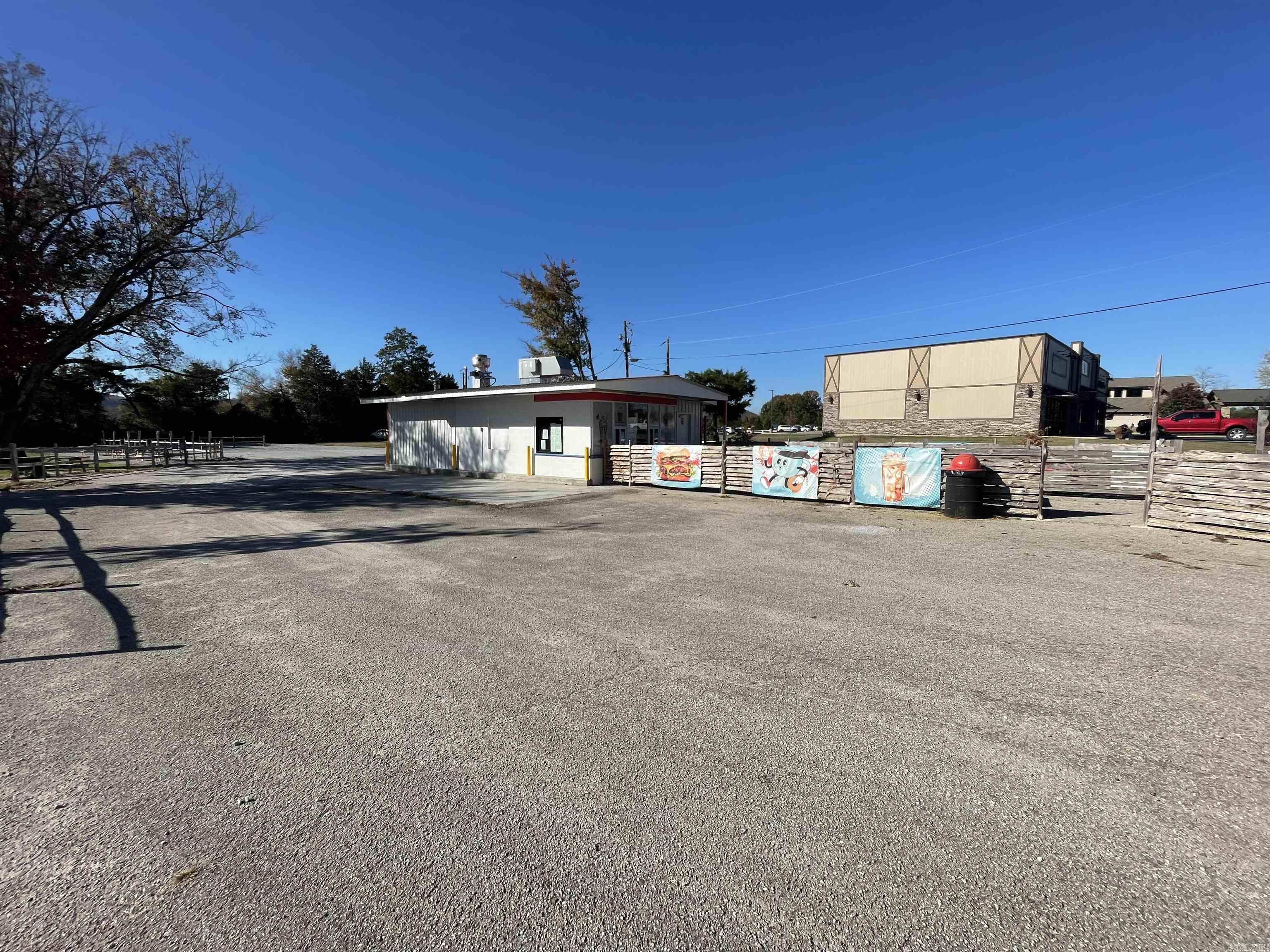 1809 E Main Street  Mountain View, AR