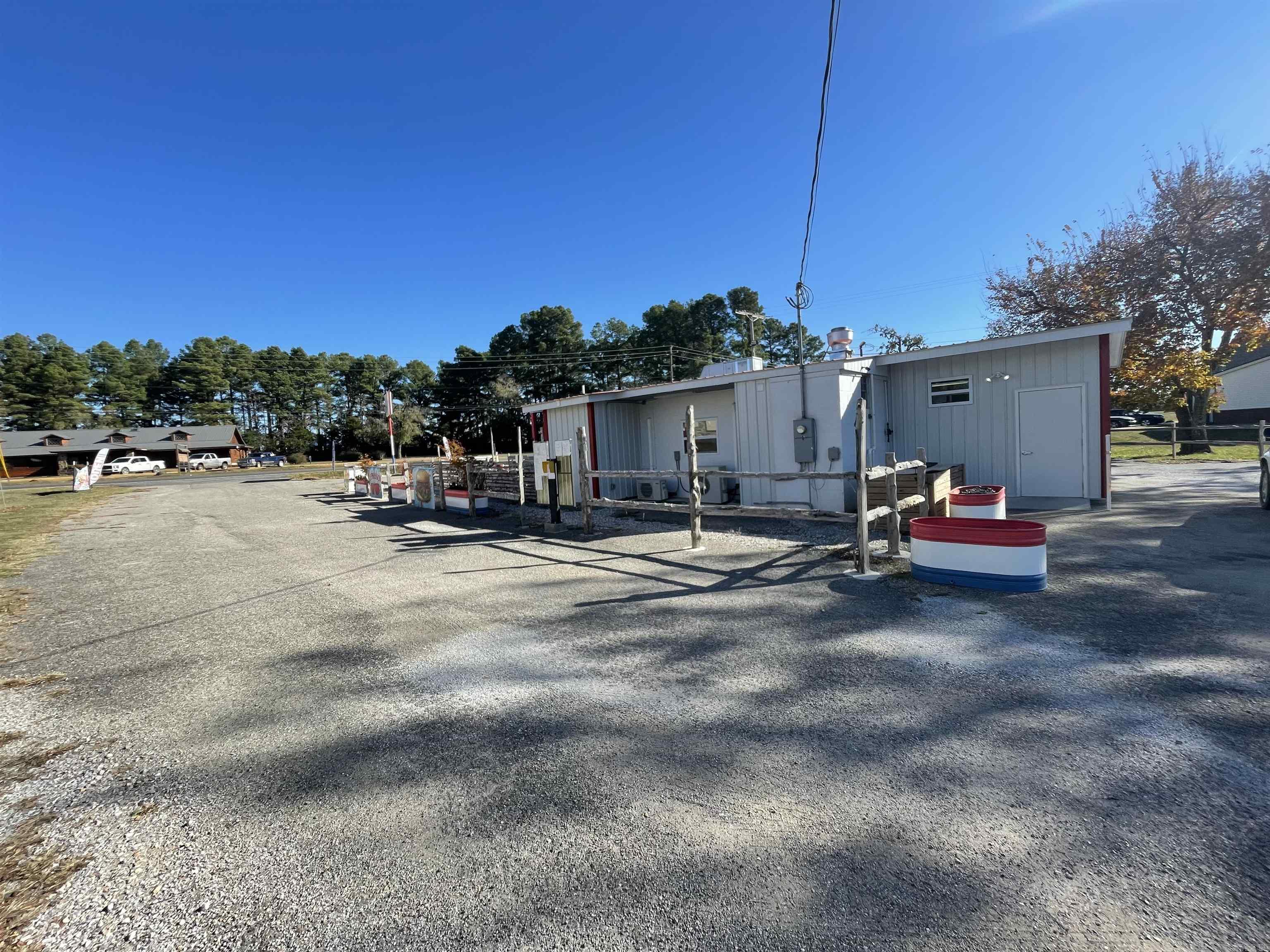 1809 E Main Street  Mountain View, AR