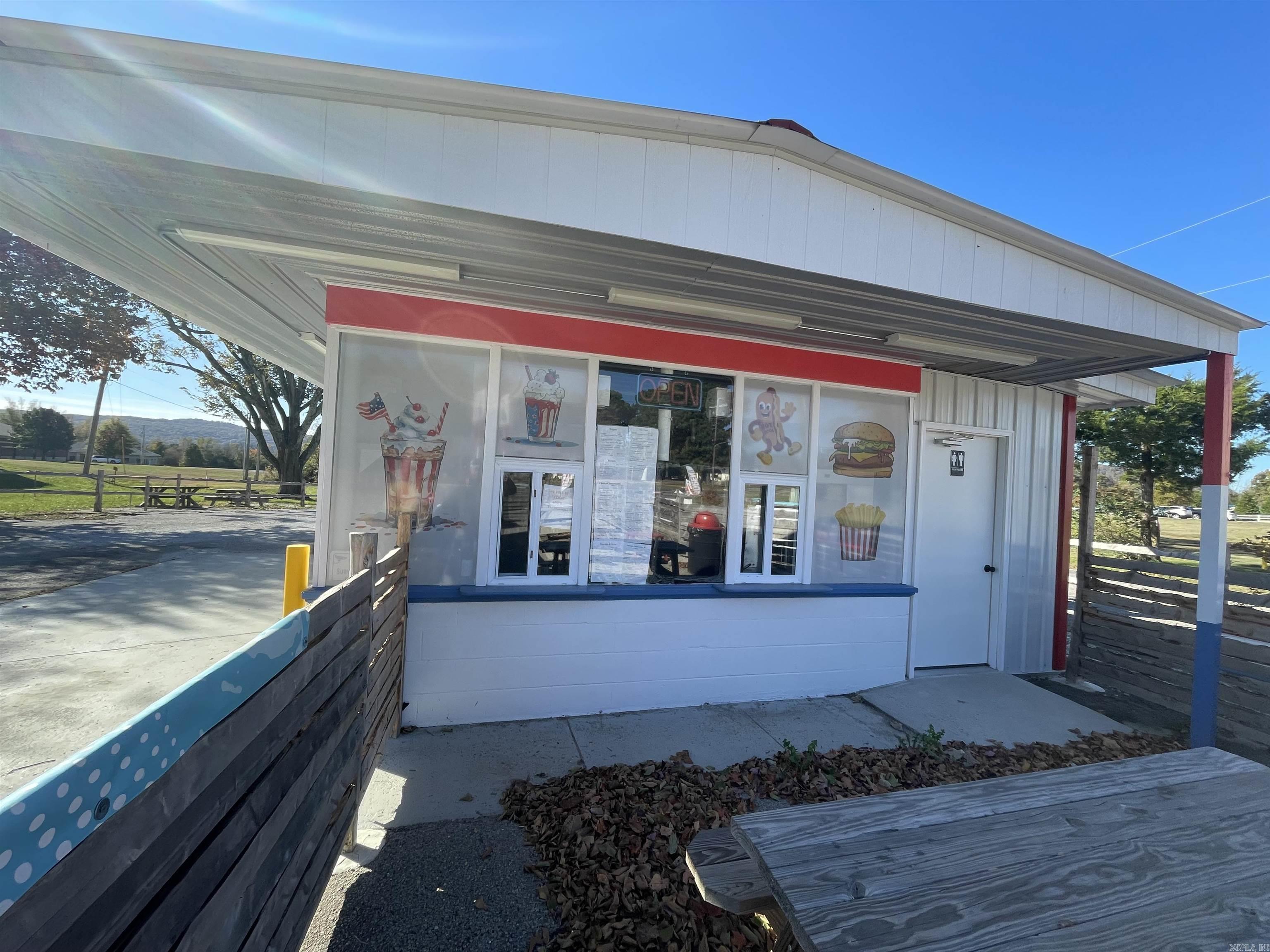 1809 E Main Street  Mountain View, AR