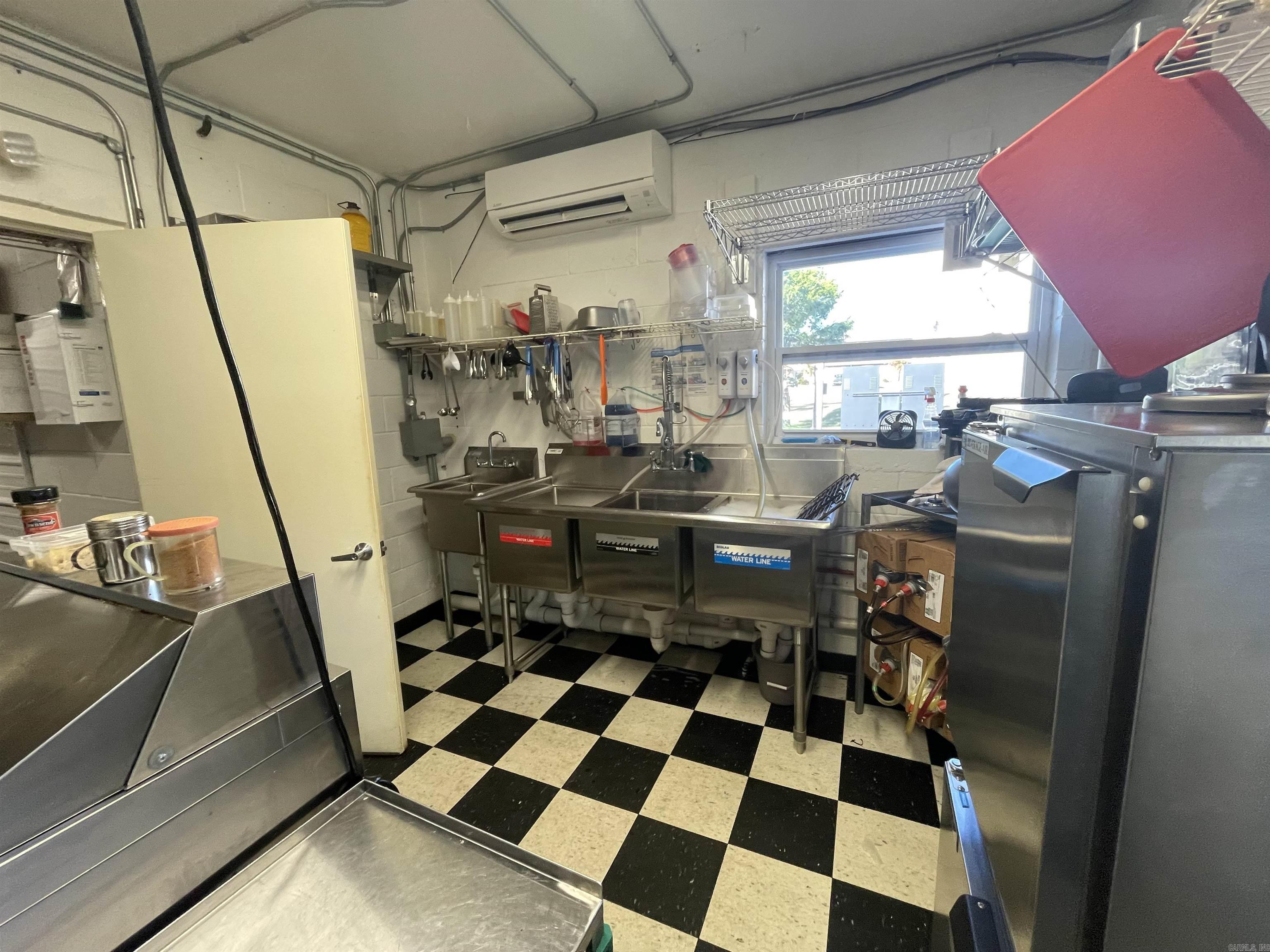 1809 E Main Street  Mountain View, AR