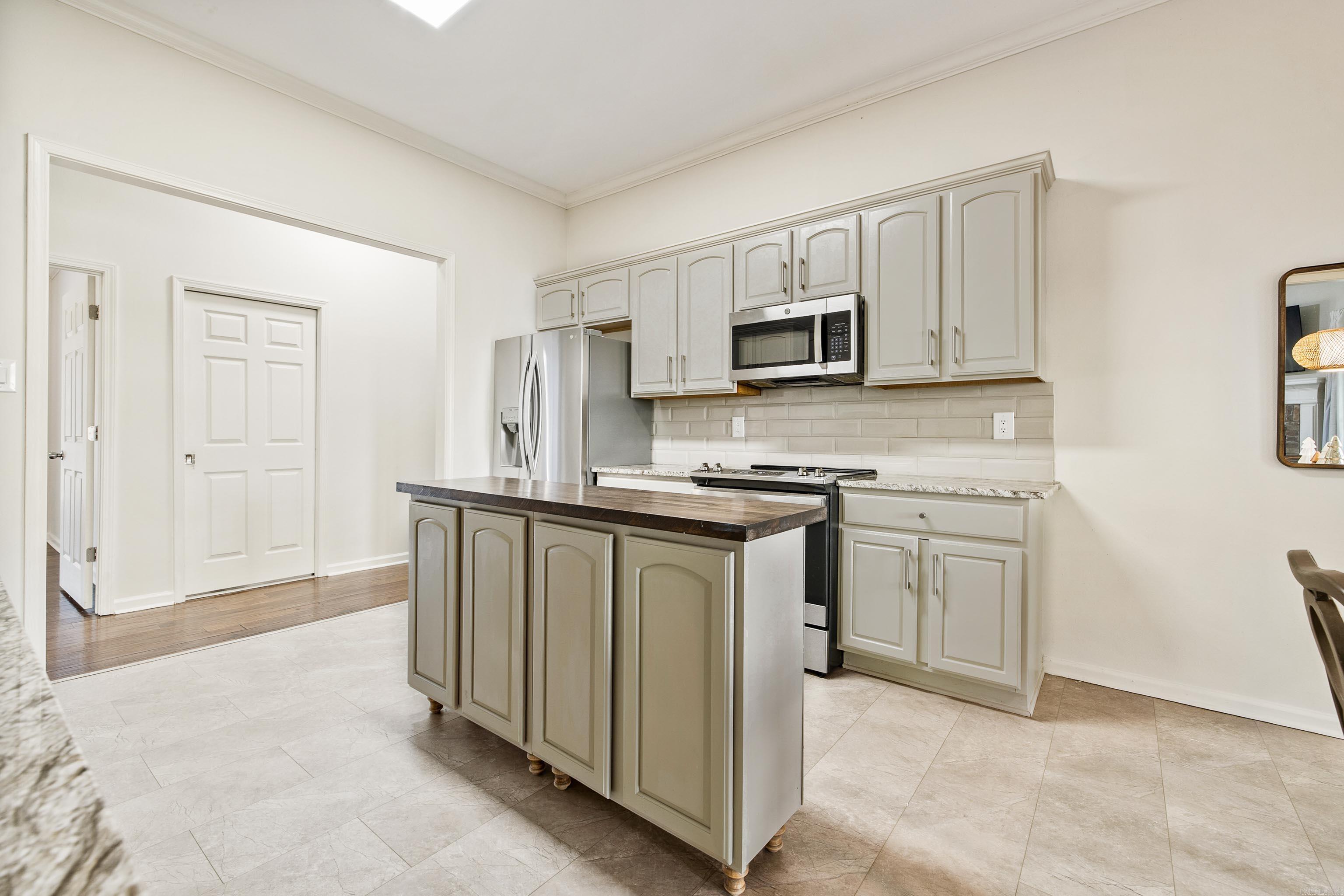 6121 Westminster Benton, AR 72019