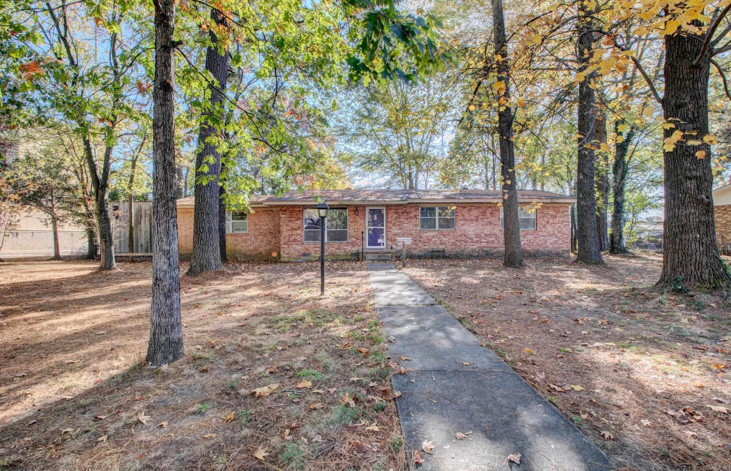2405  Meadow  Conway, AR