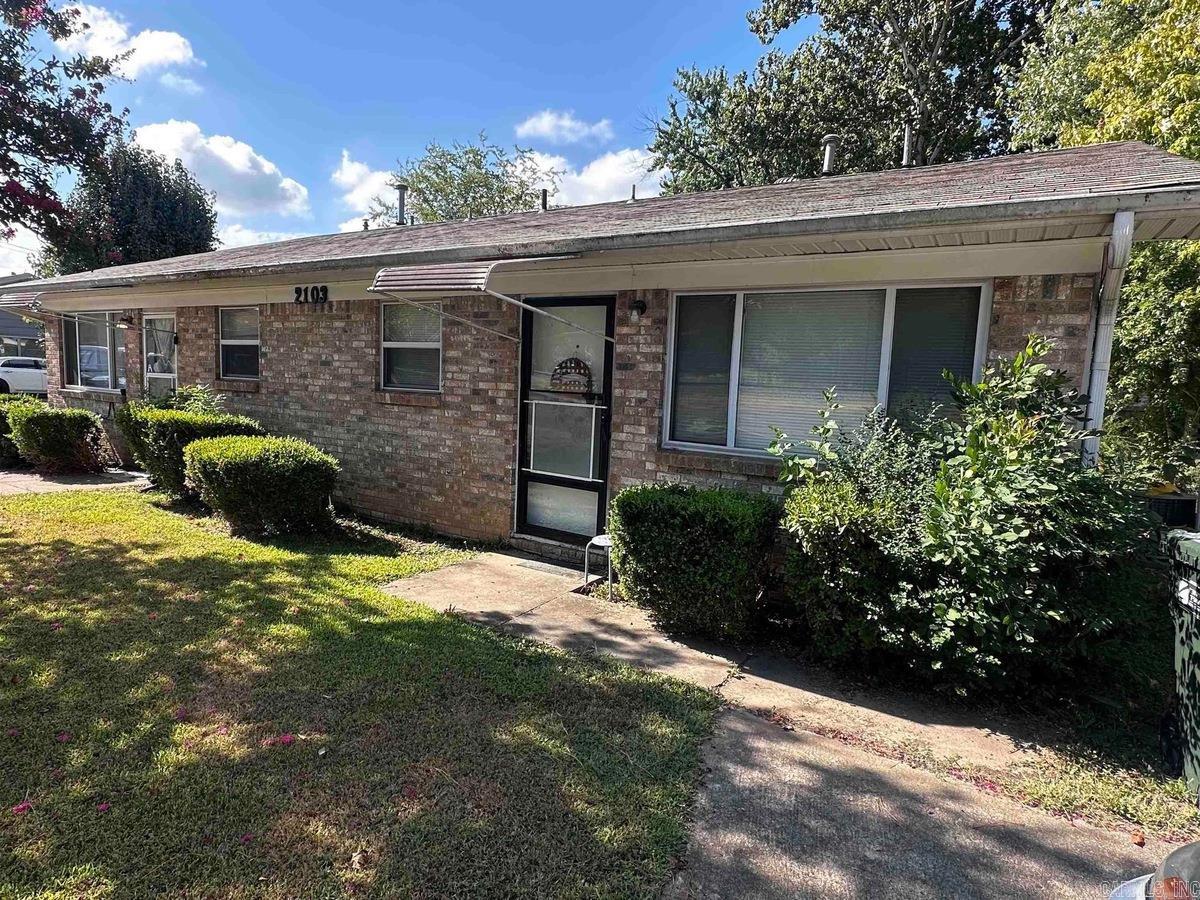2103 Tyler Street Conway, AR 72034