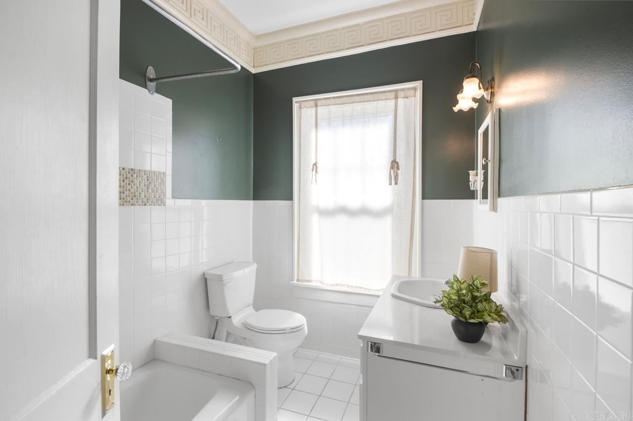 100 Colonial Court Little Rock, AR 72205