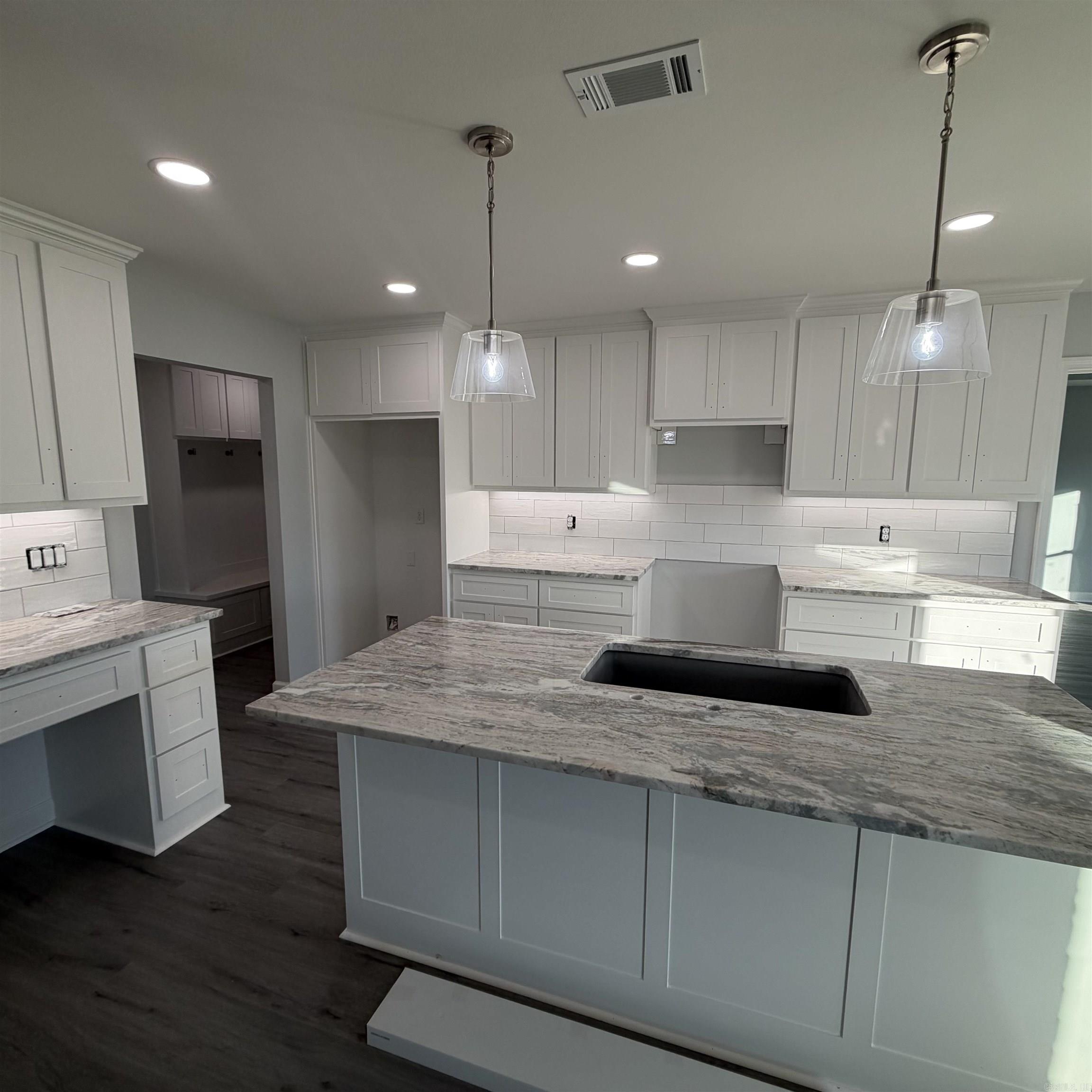 1041 Duke Drive Bauxite, AR 72011