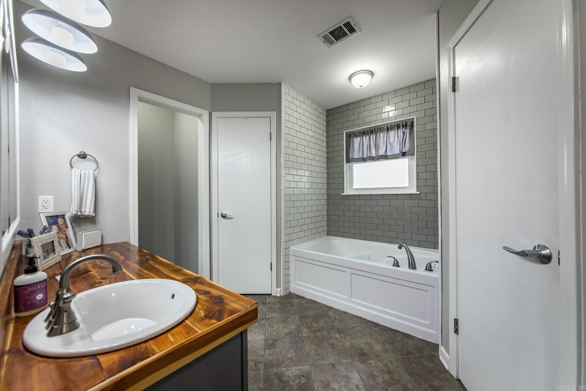 917 Lewisburg Road Austin, AR 72007