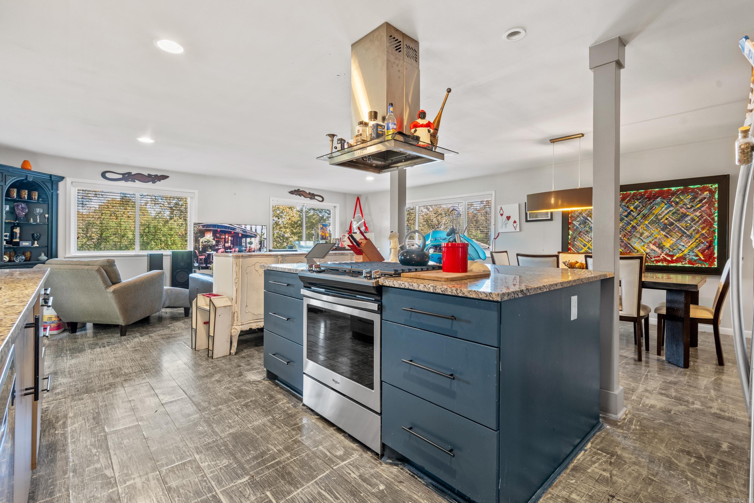 108 ROBINHOOD Hot Springs, AR 71913