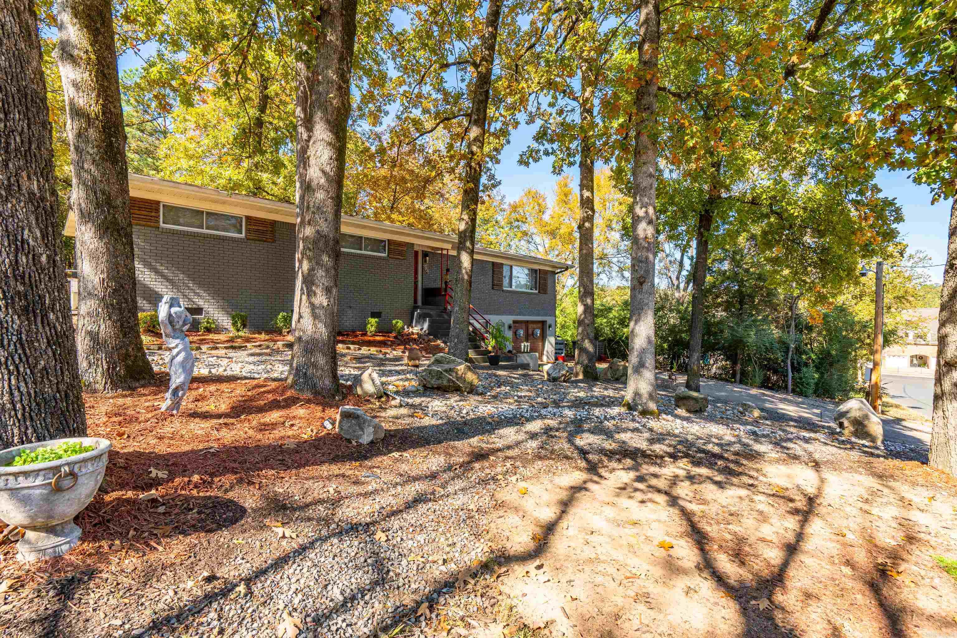 108 ROBINHOOD Hot Springs, AR 71913