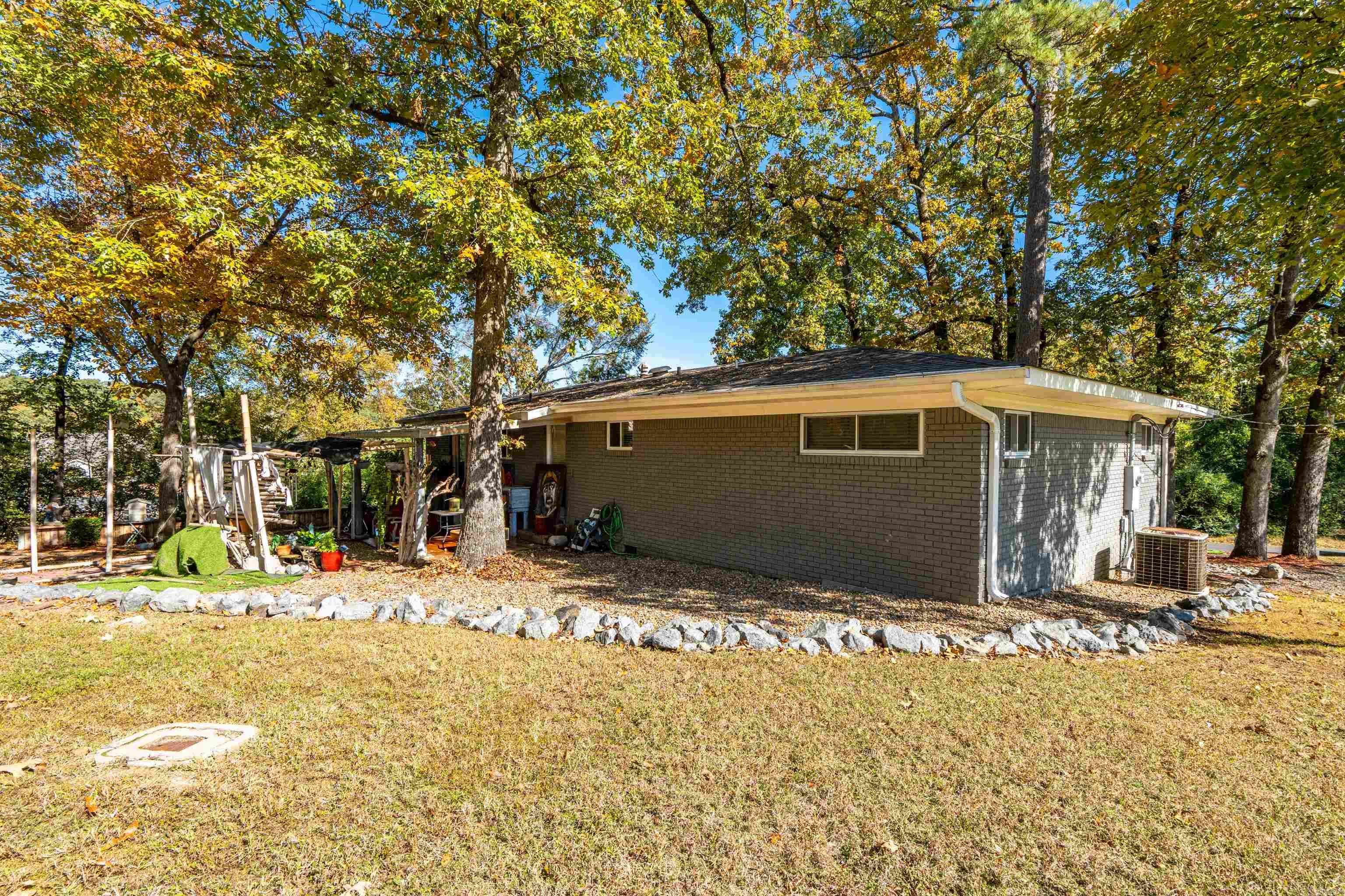 108 ROBINHOOD Hot Springs, AR 71913