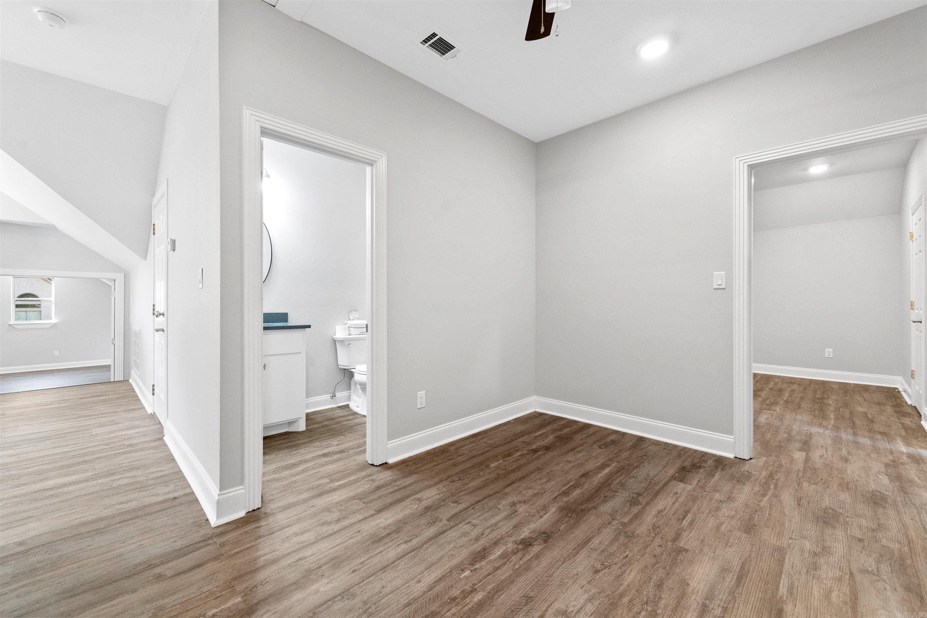 7926 S Shoreline  Benton, AR