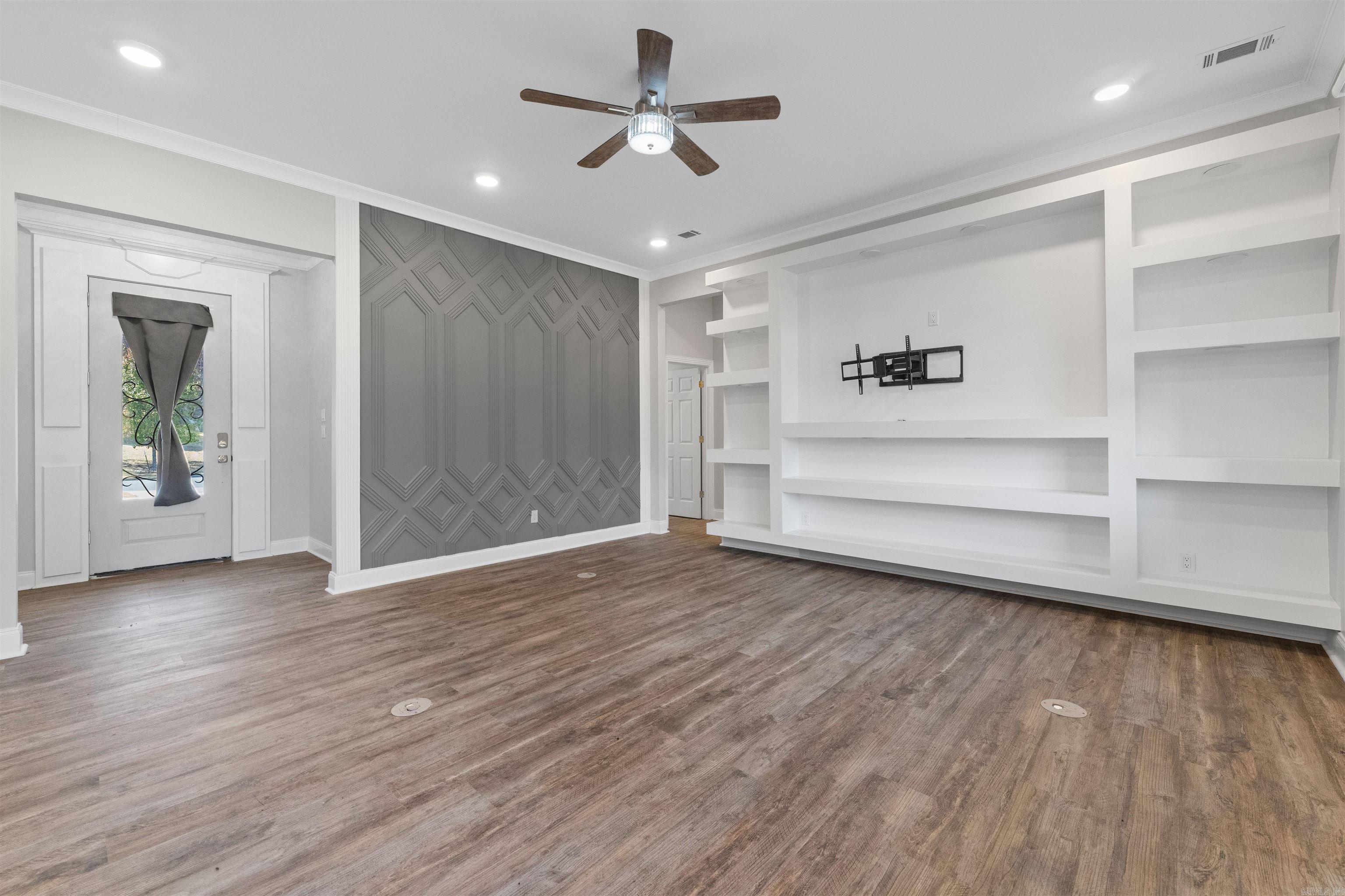 7926 S Shoreline  Benton, AR