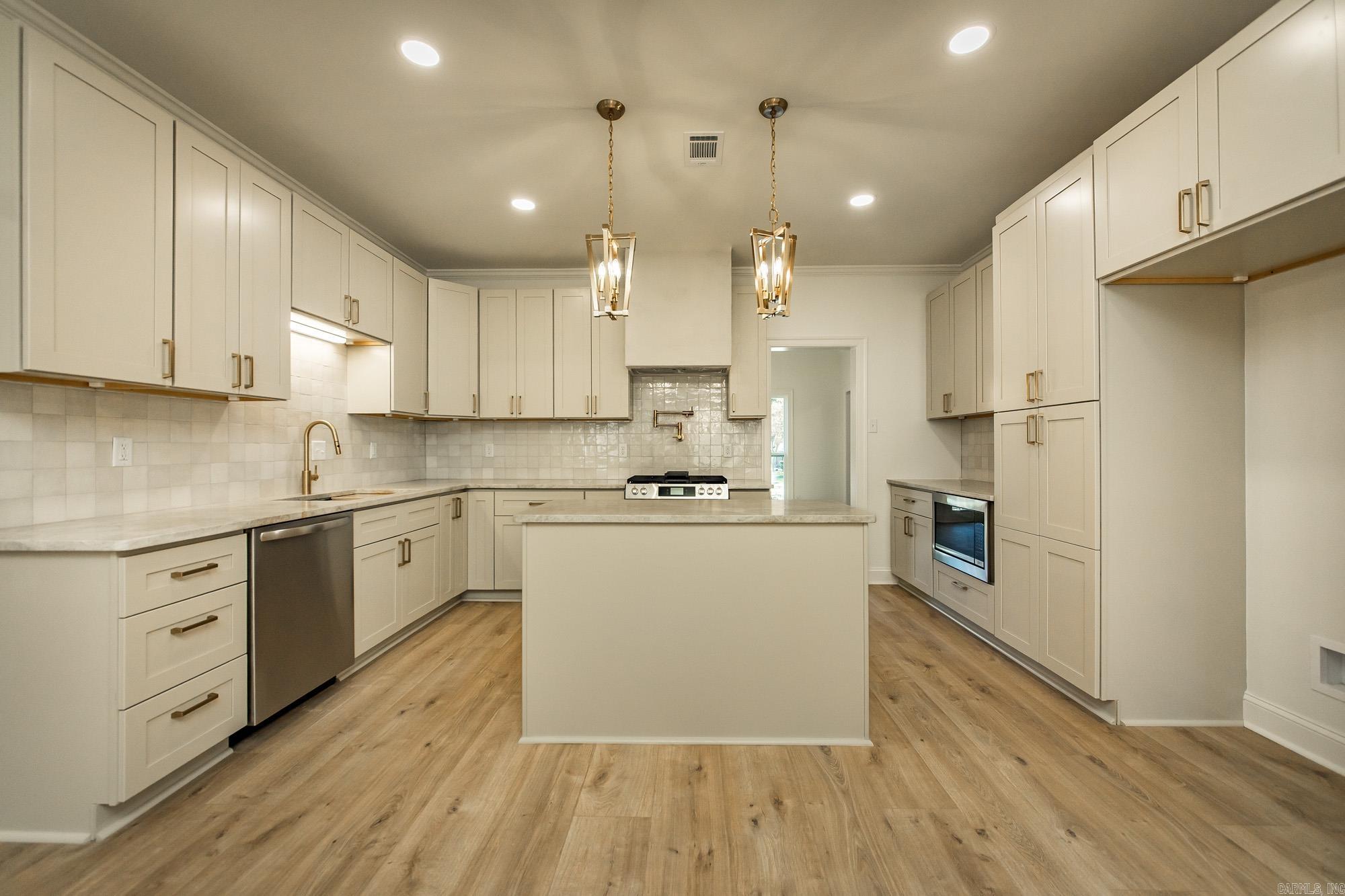 44 Nancy Lopez Court Maumelle, AR 72113