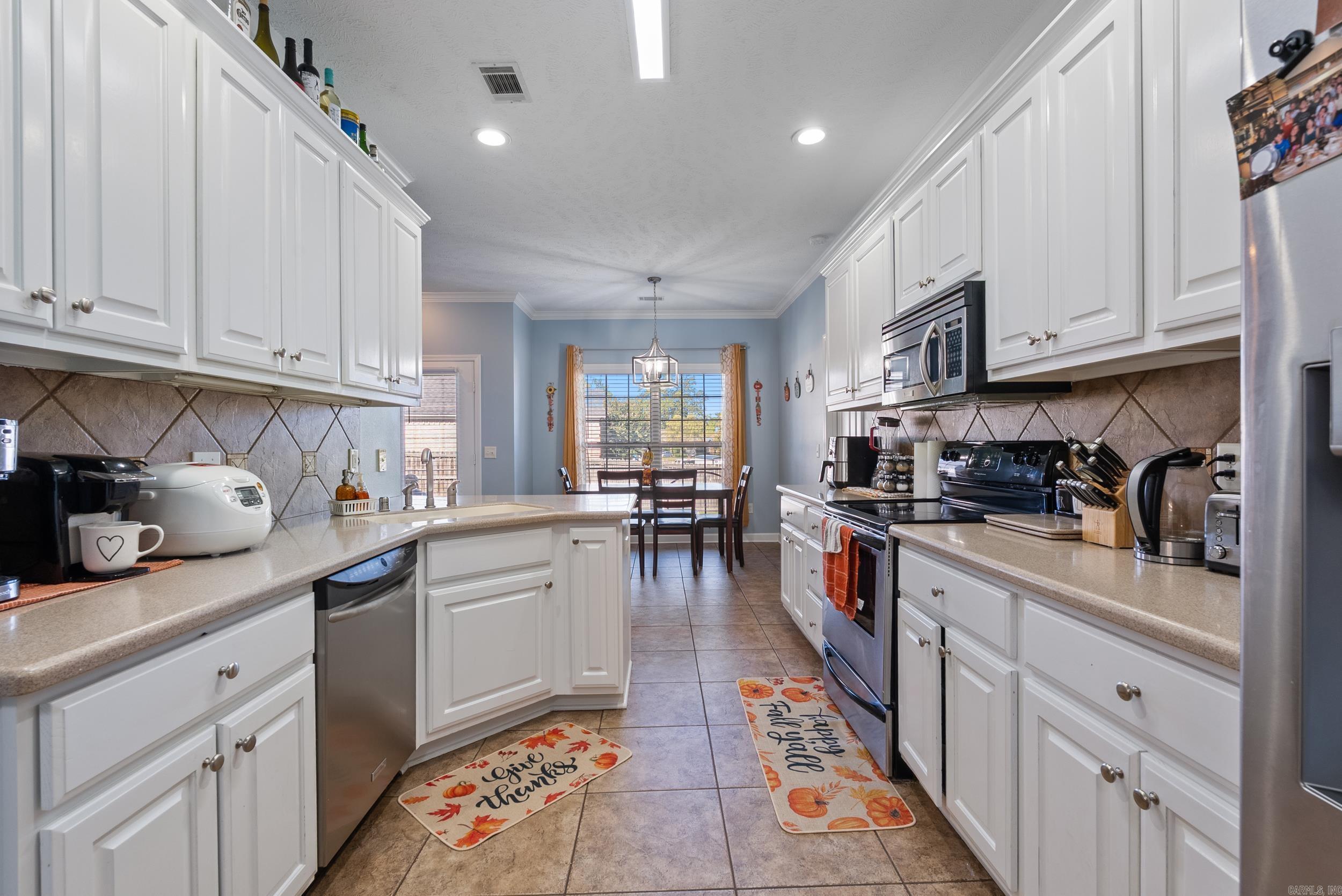 102 Creek Valley Lane Maumelle, AR 72113