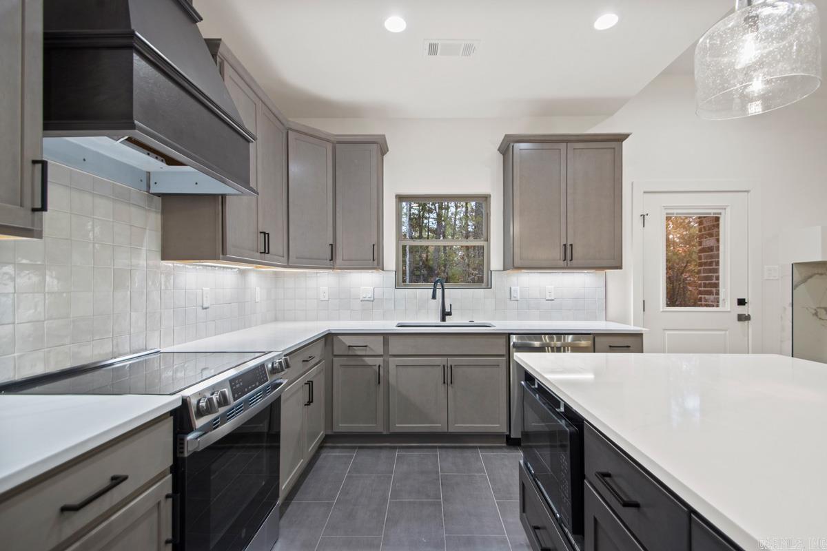 3 Promesa Lane Hot Springs Village, AR 71909