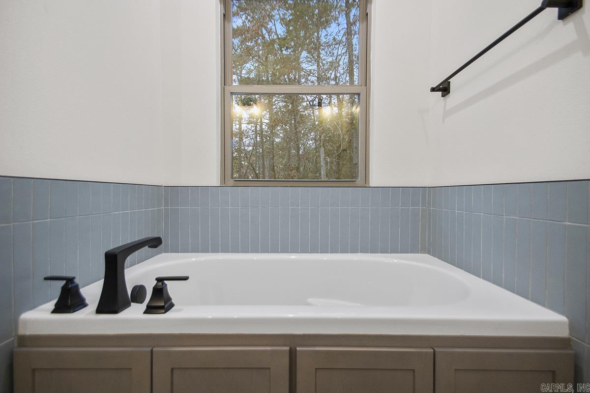 3 Promesa Lane Hot Springs Village, AR 71909