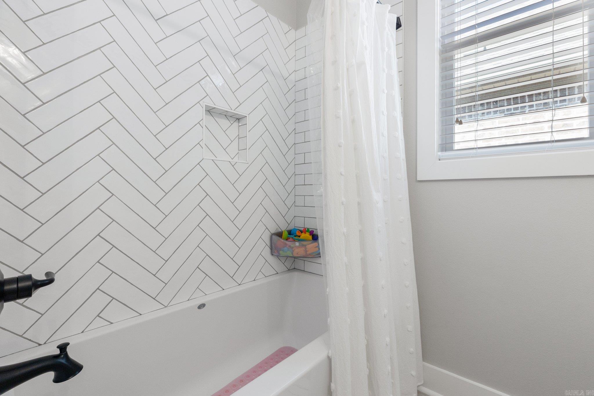 24 Mountain Brook Road Little Rock, AR 72223