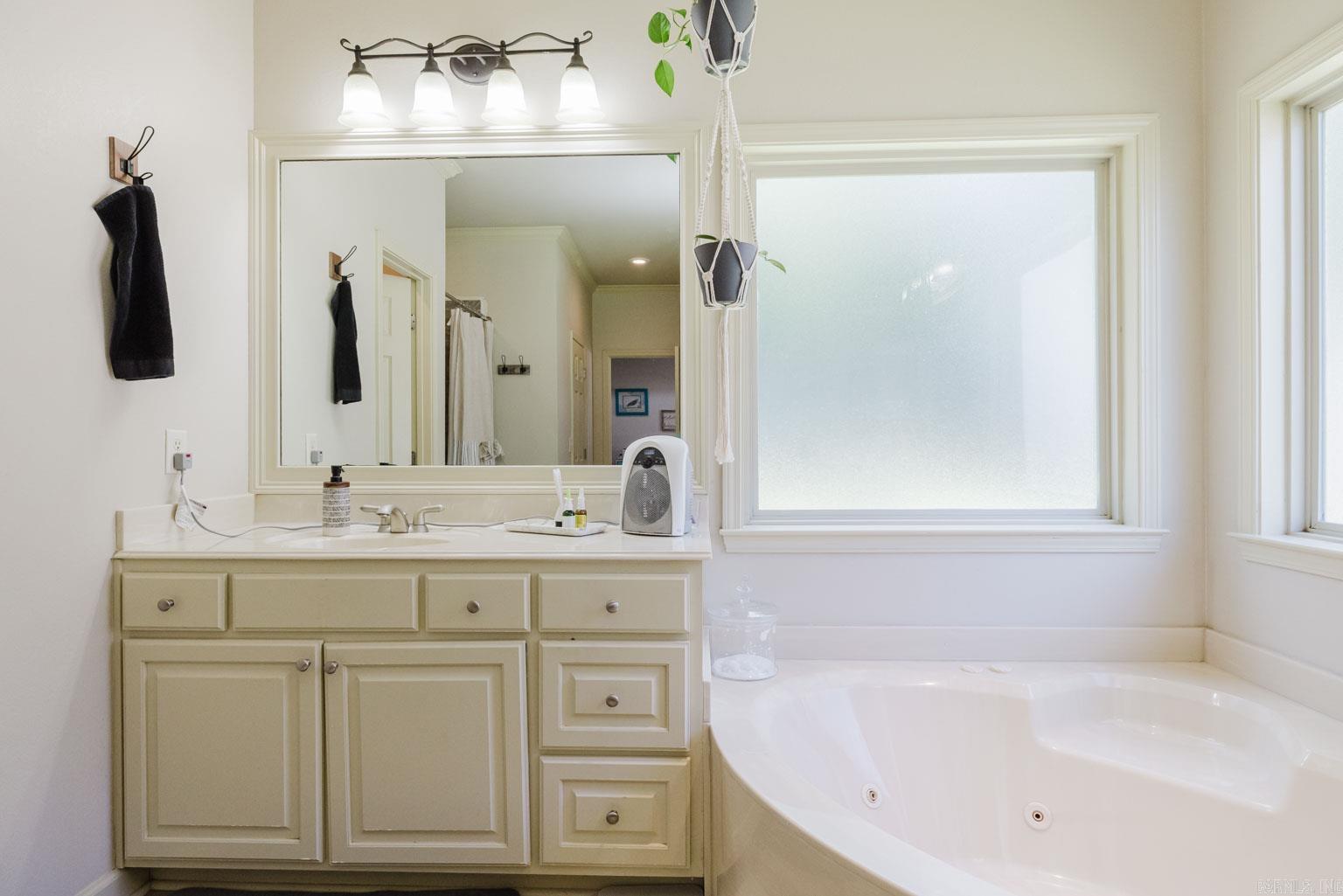 51 Waters Edge Drive Little Rock, AR 72204-8645