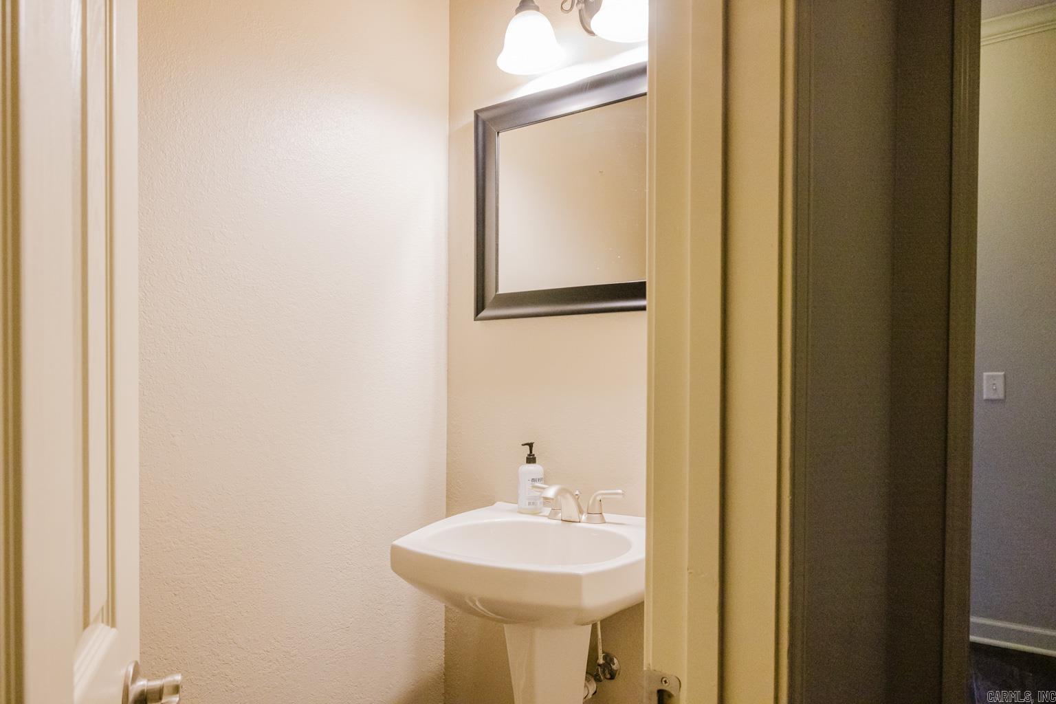 51 Waters Edge Drive Little Rock, AR 72204-8645